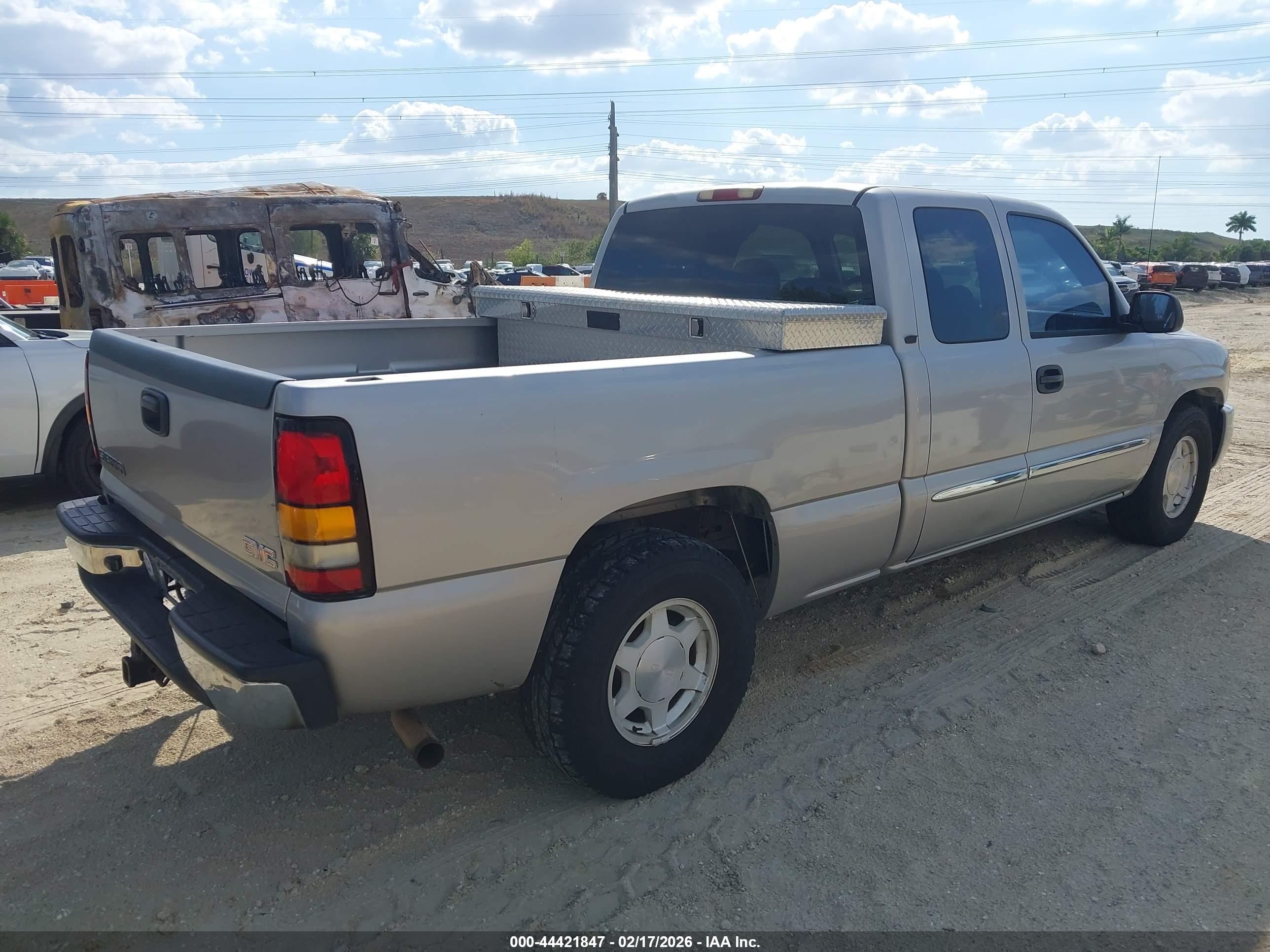 GMC SIERRA image 4