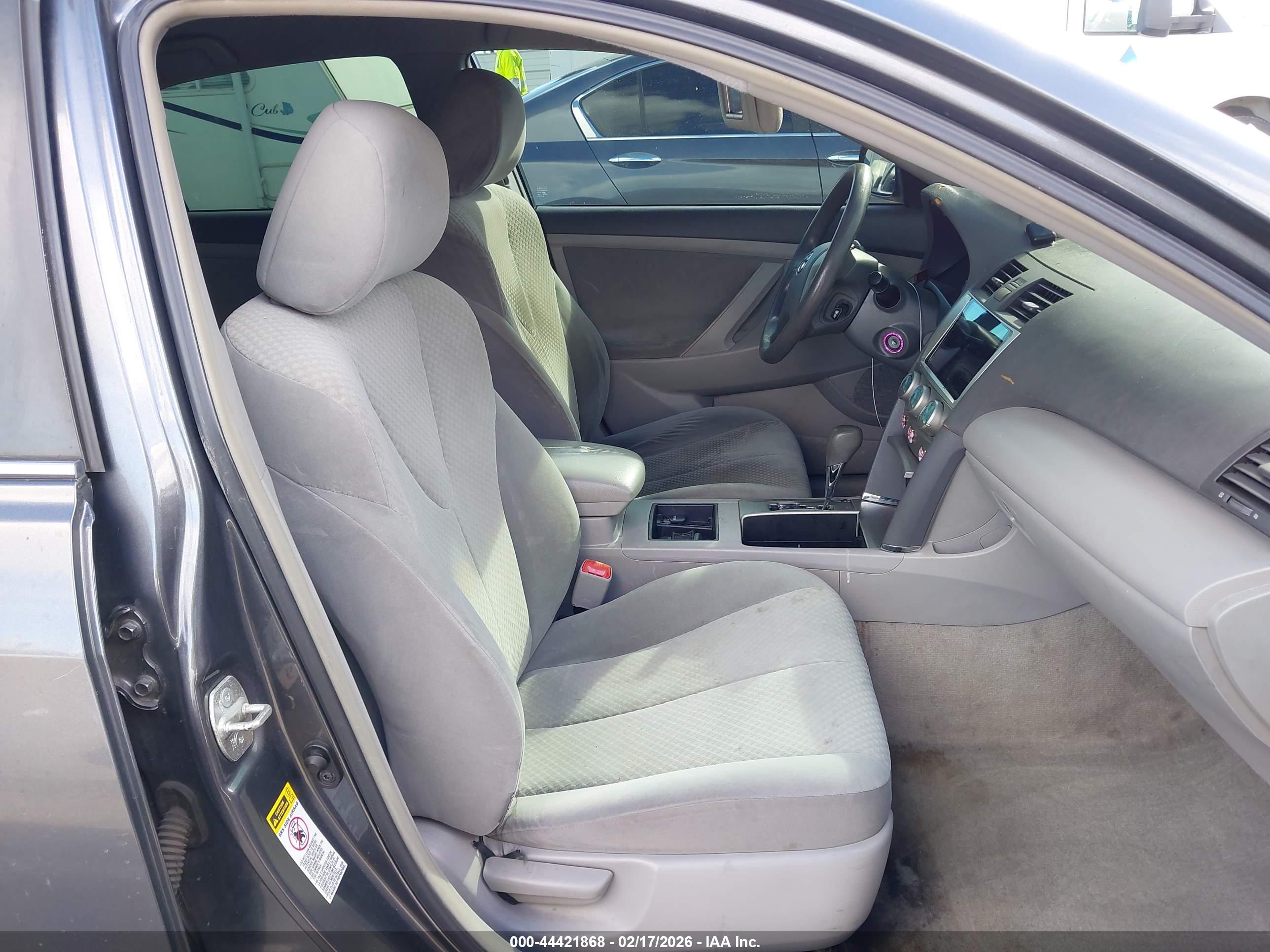 TOYOTA CAMRY image 5