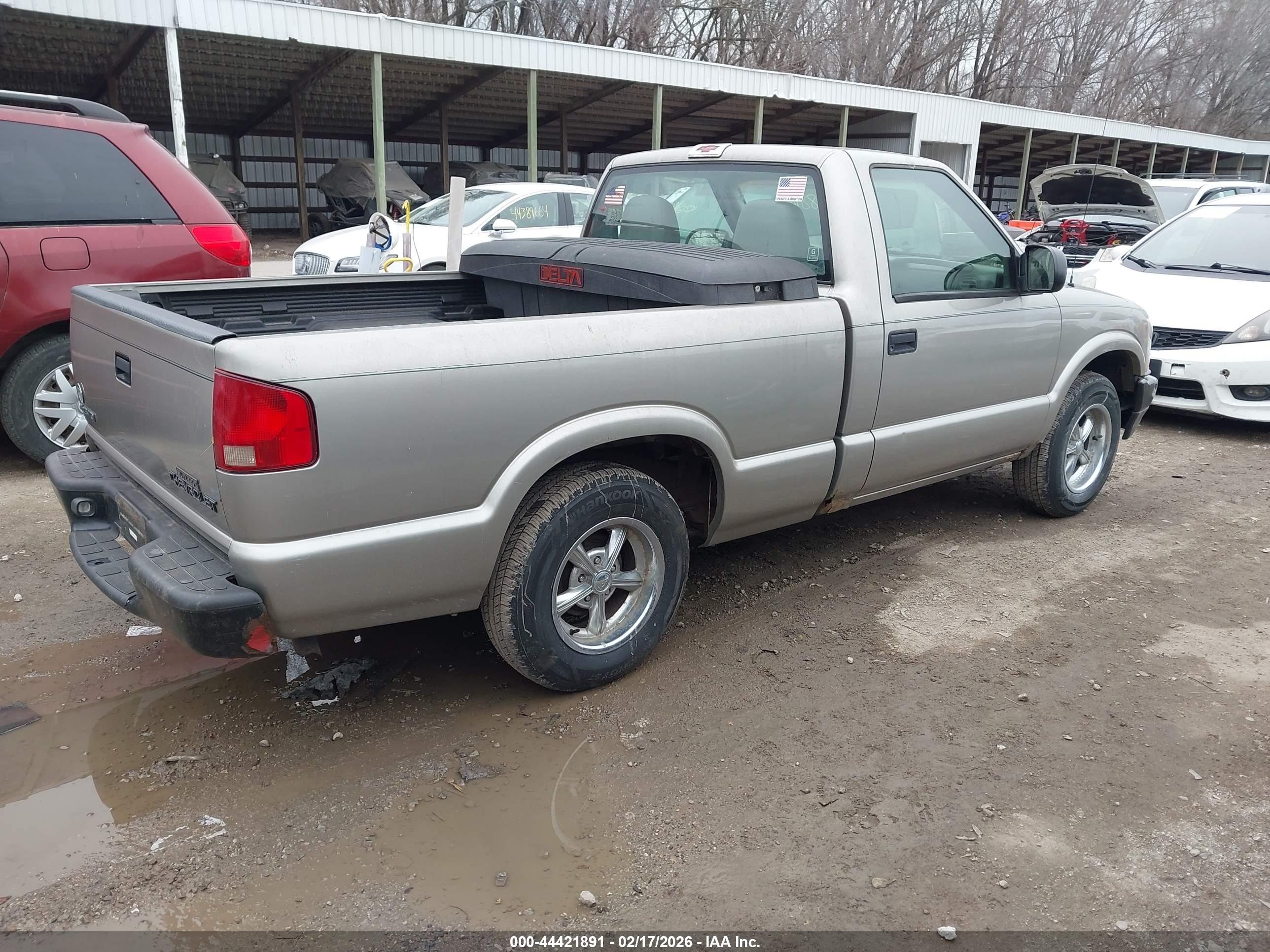 CHEVROLET S-10 image 4