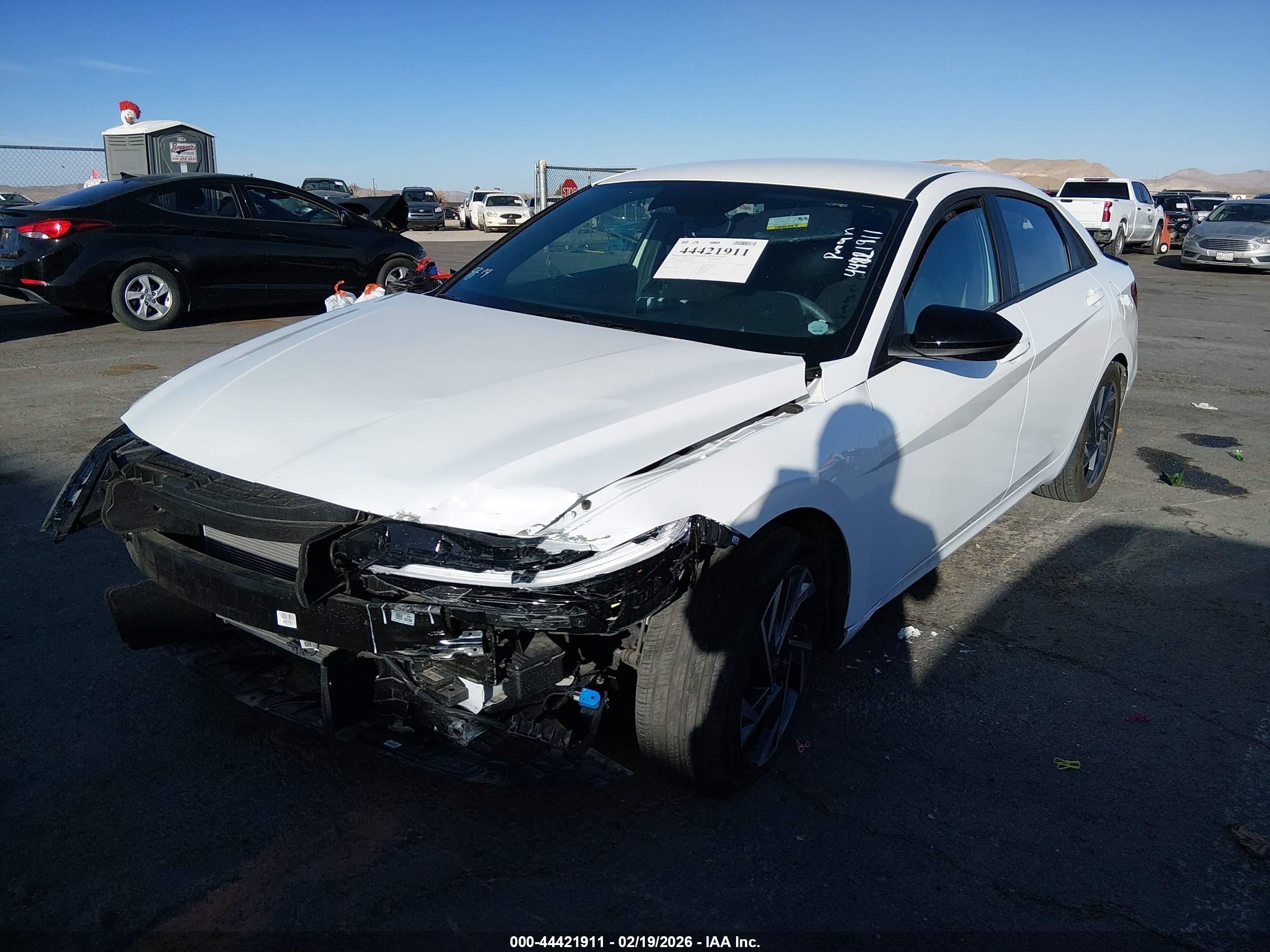 HYUNDAI ELANTRA image 2
