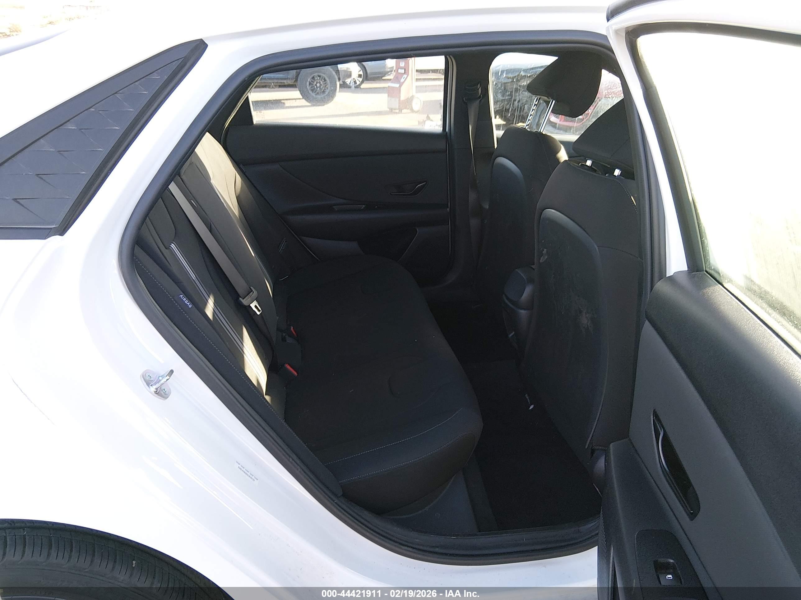 HYUNDAI ELANTRA image 8