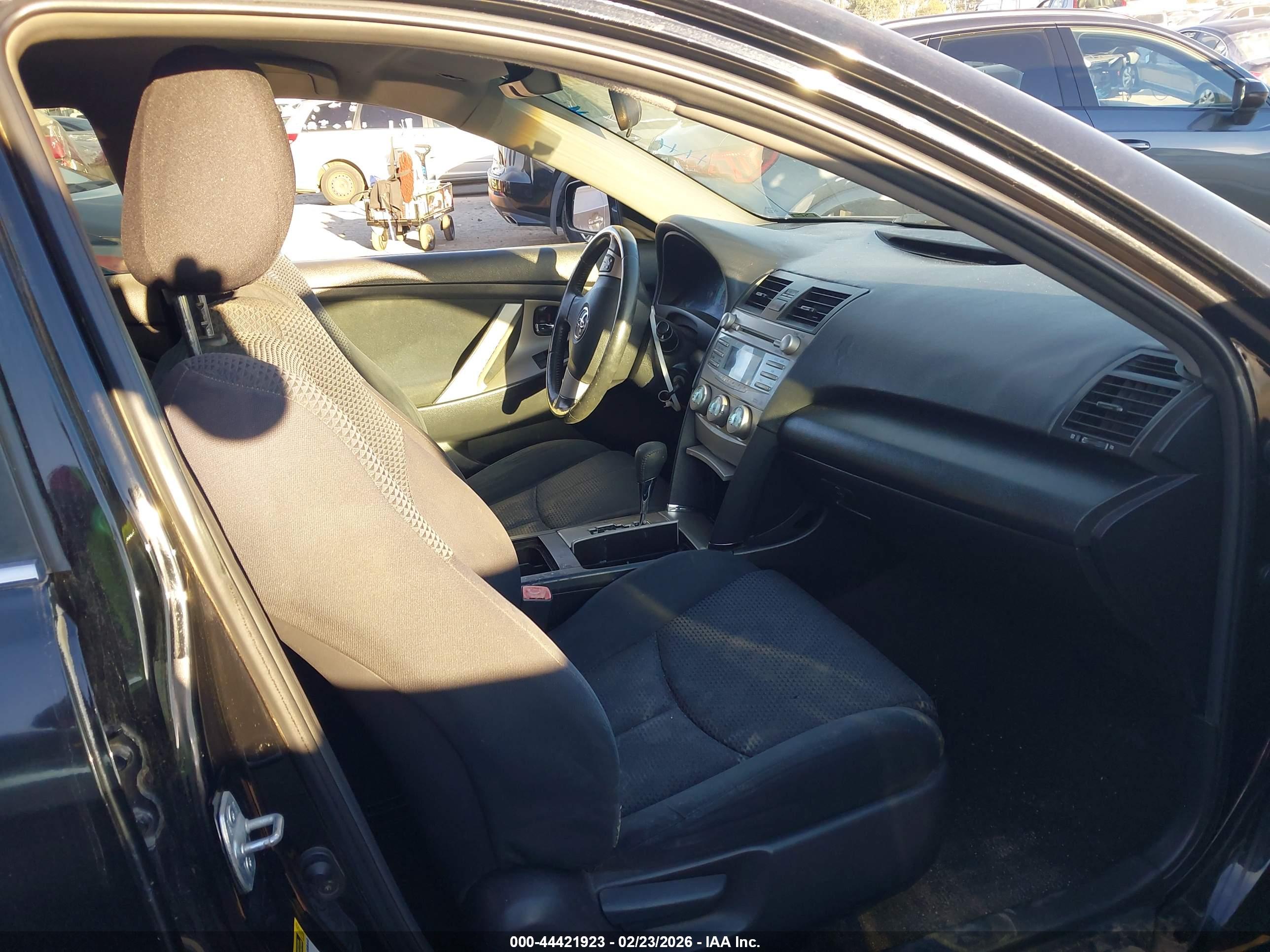 TOYOTA CAMRY image 5
