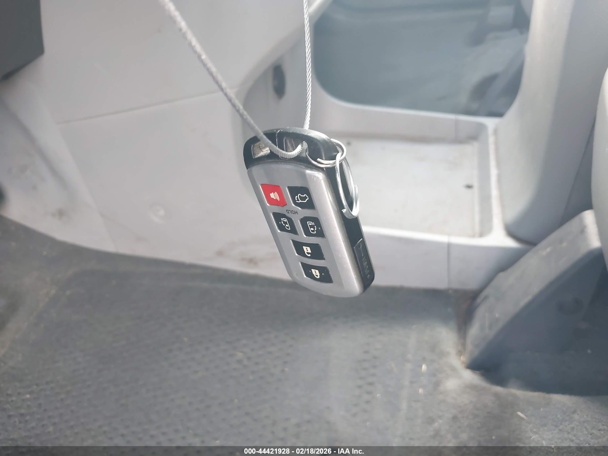 TOYOTA SIENNA image 11