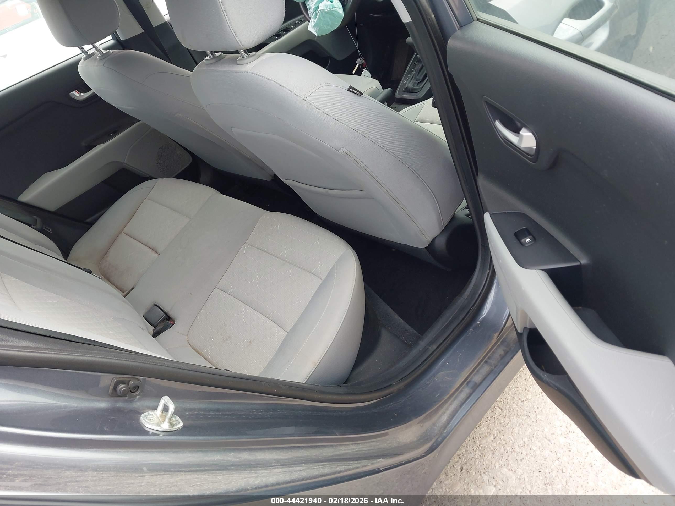 KIA RIO image 8