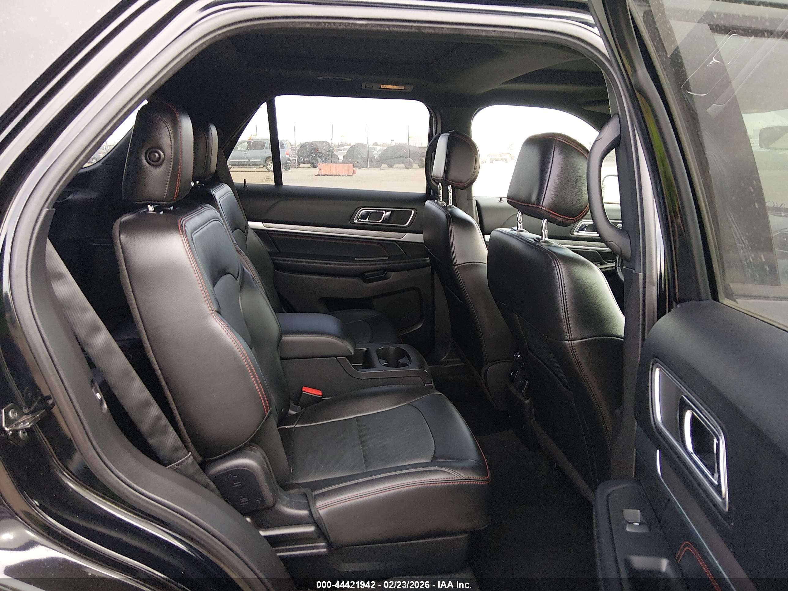 FORD EXPLORER image 8