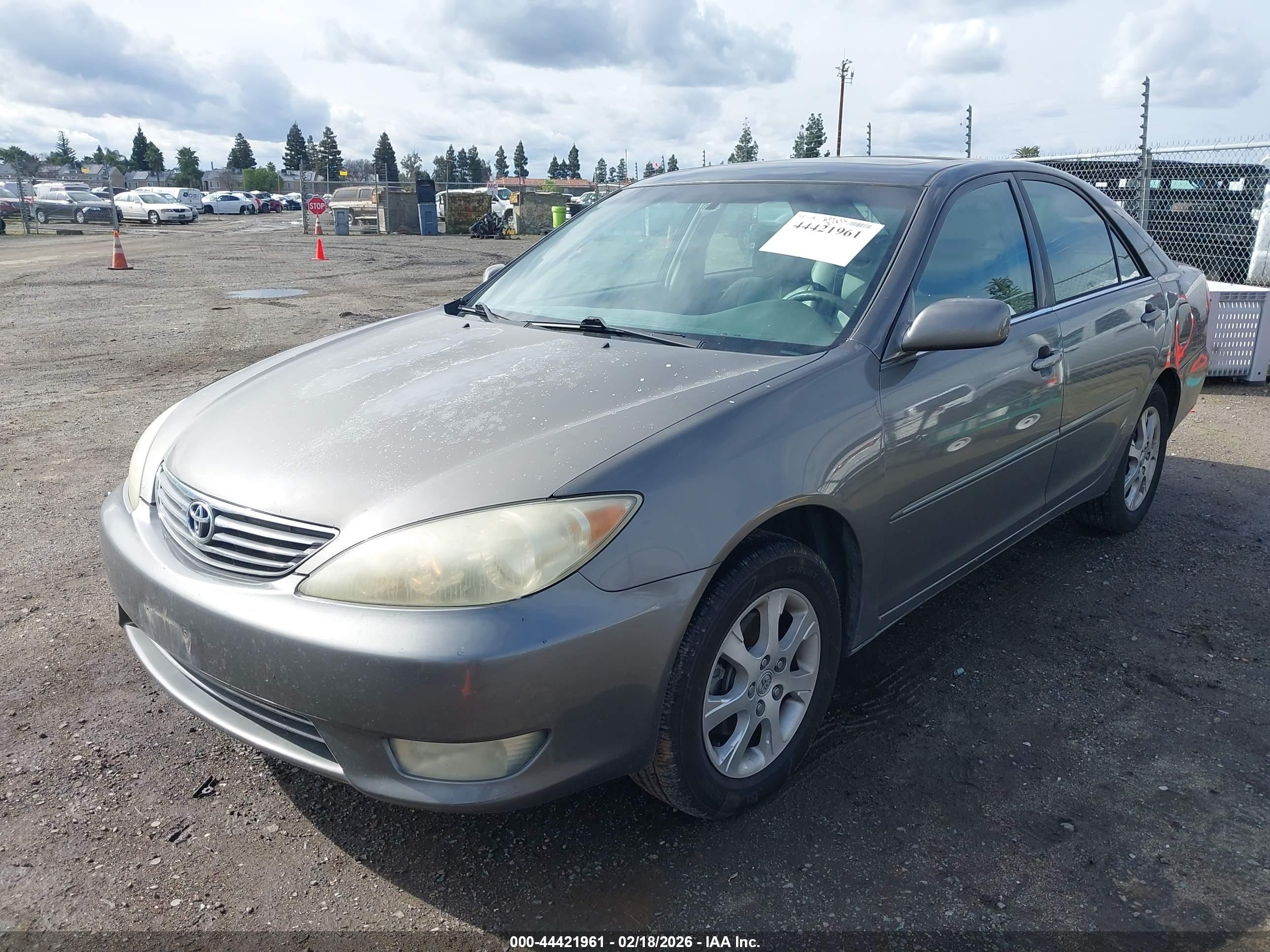 TOYOTA CAMRY image 2