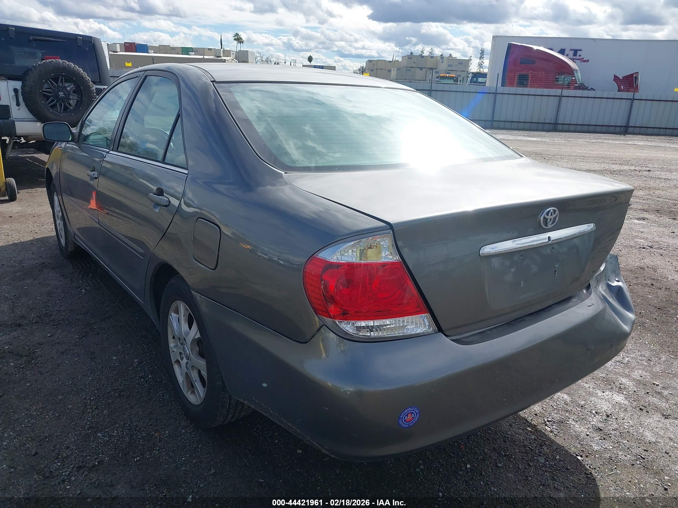 TOYOTA CAMRY image 3