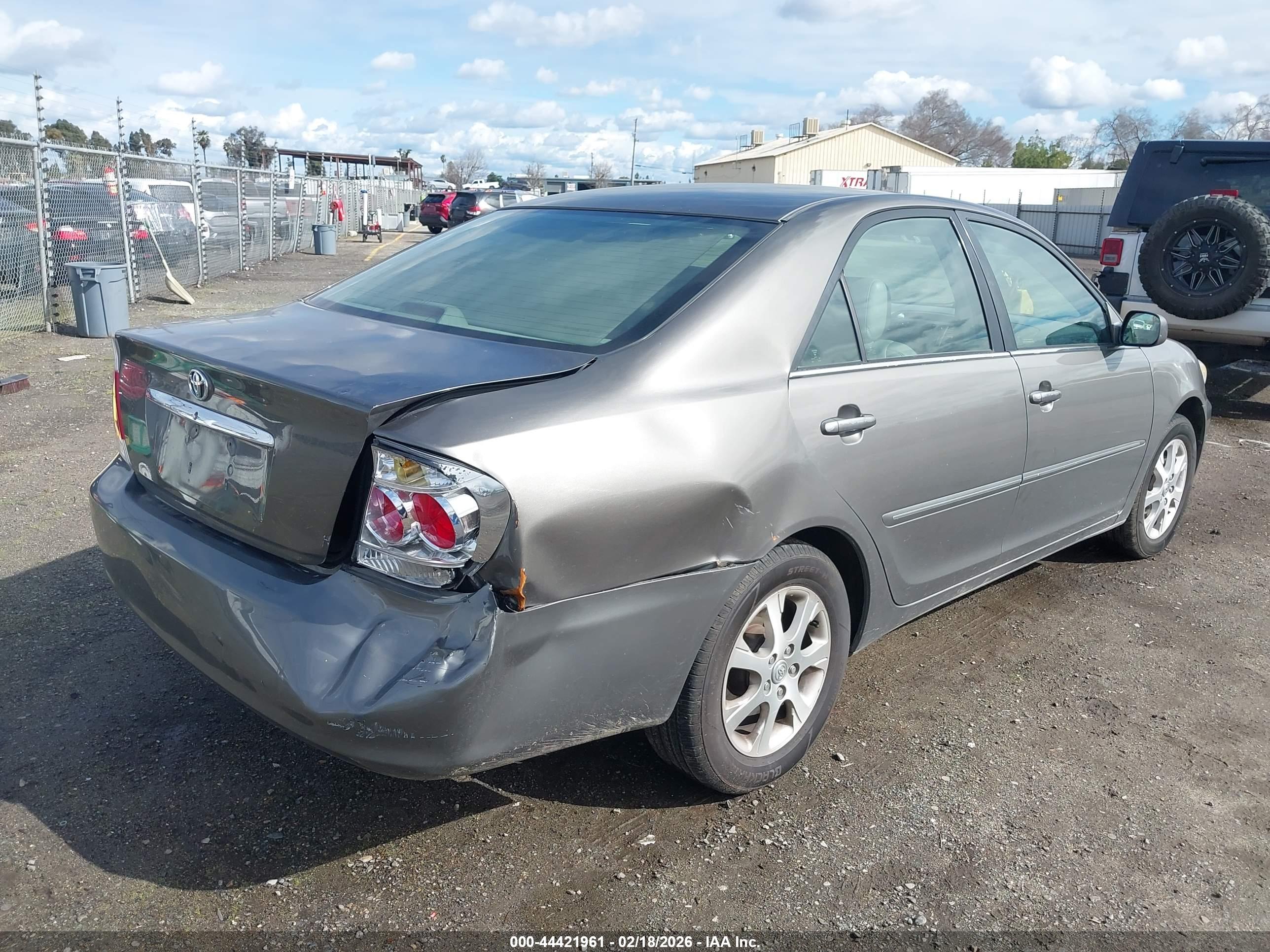 TOYOTA CAMRY image 4