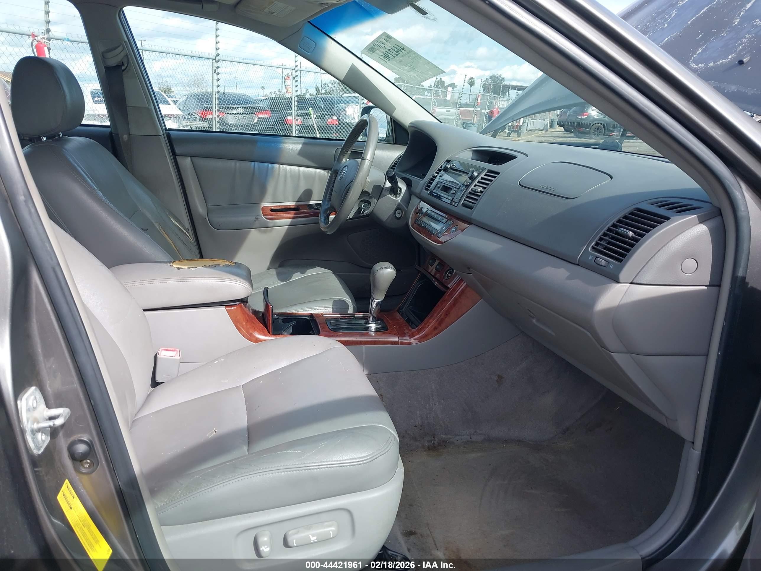 TOYOTA CAMRY image 5