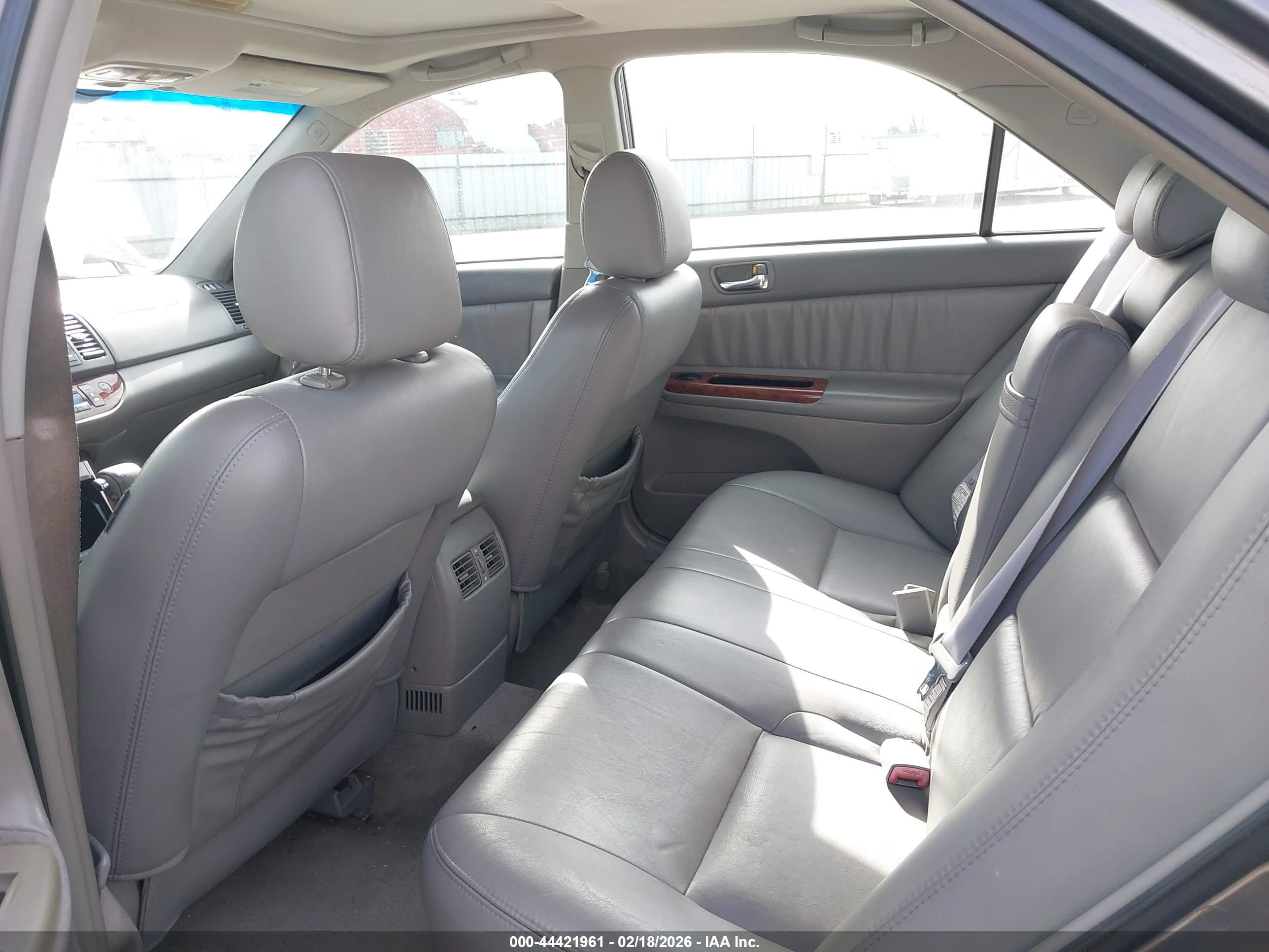 TOYOTA CAMRY image 8