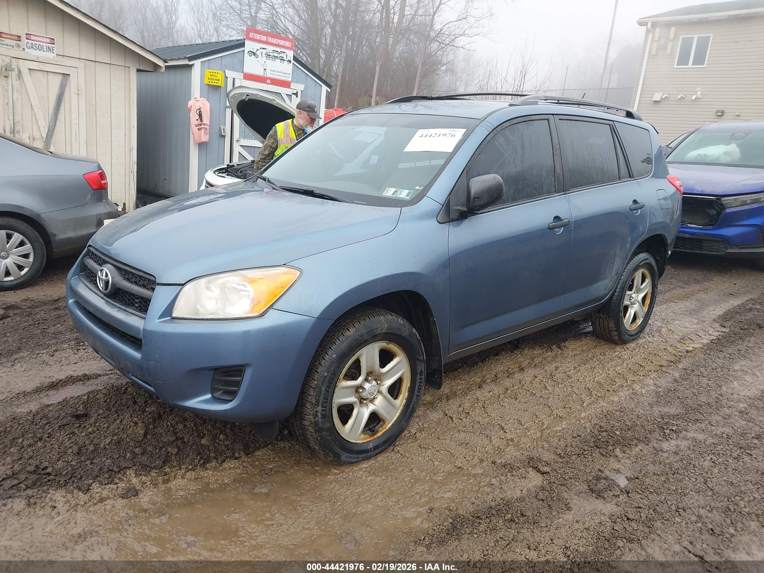 TOYOTA RAV4 image 2