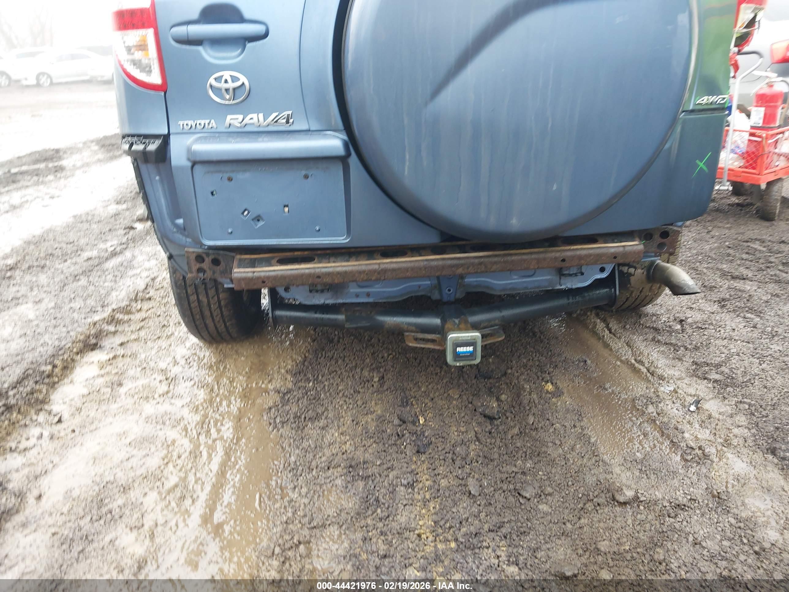 TOYOTA RAV4 image 6