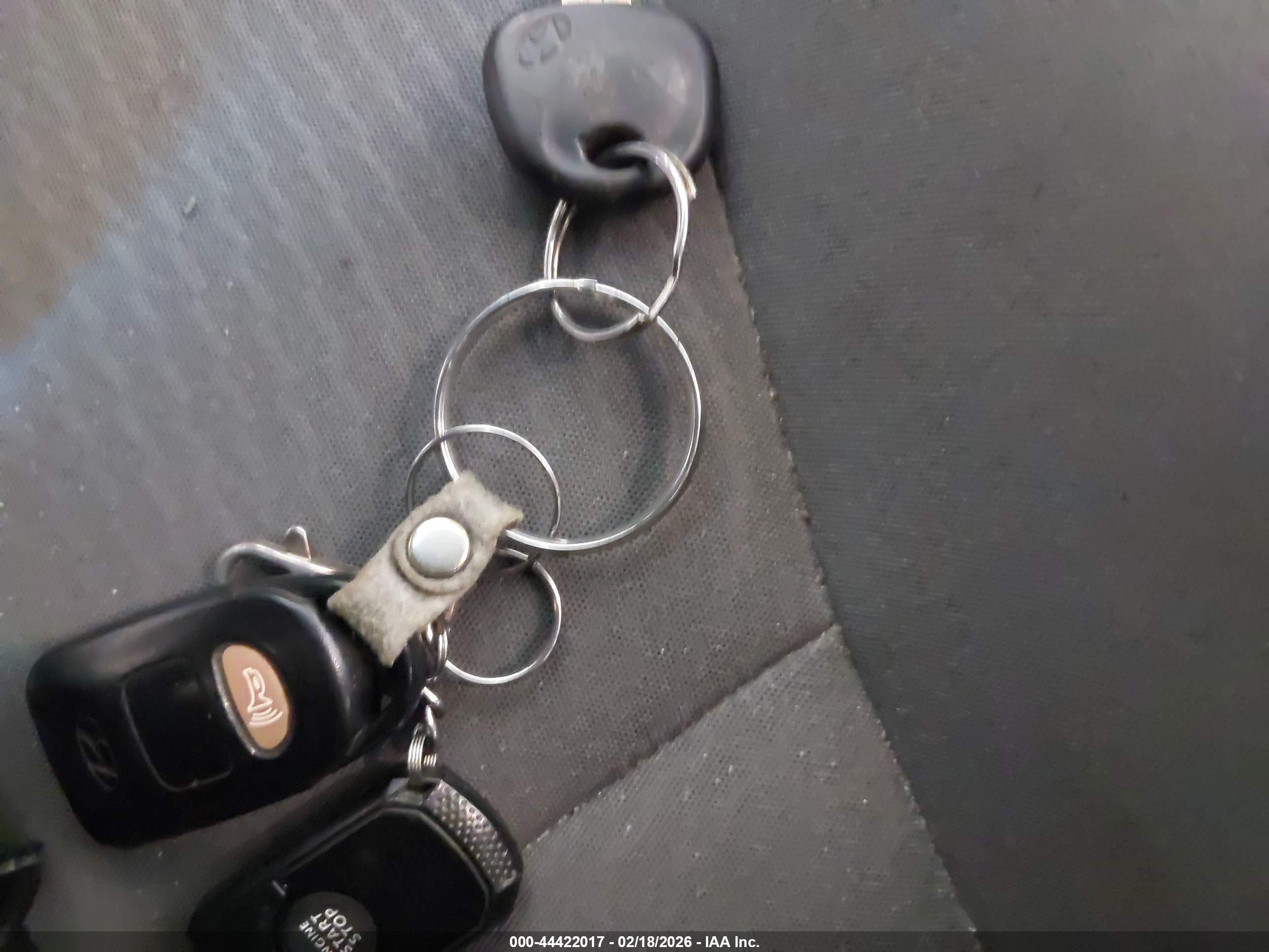 HYUNDAI ELANTRA image 11
