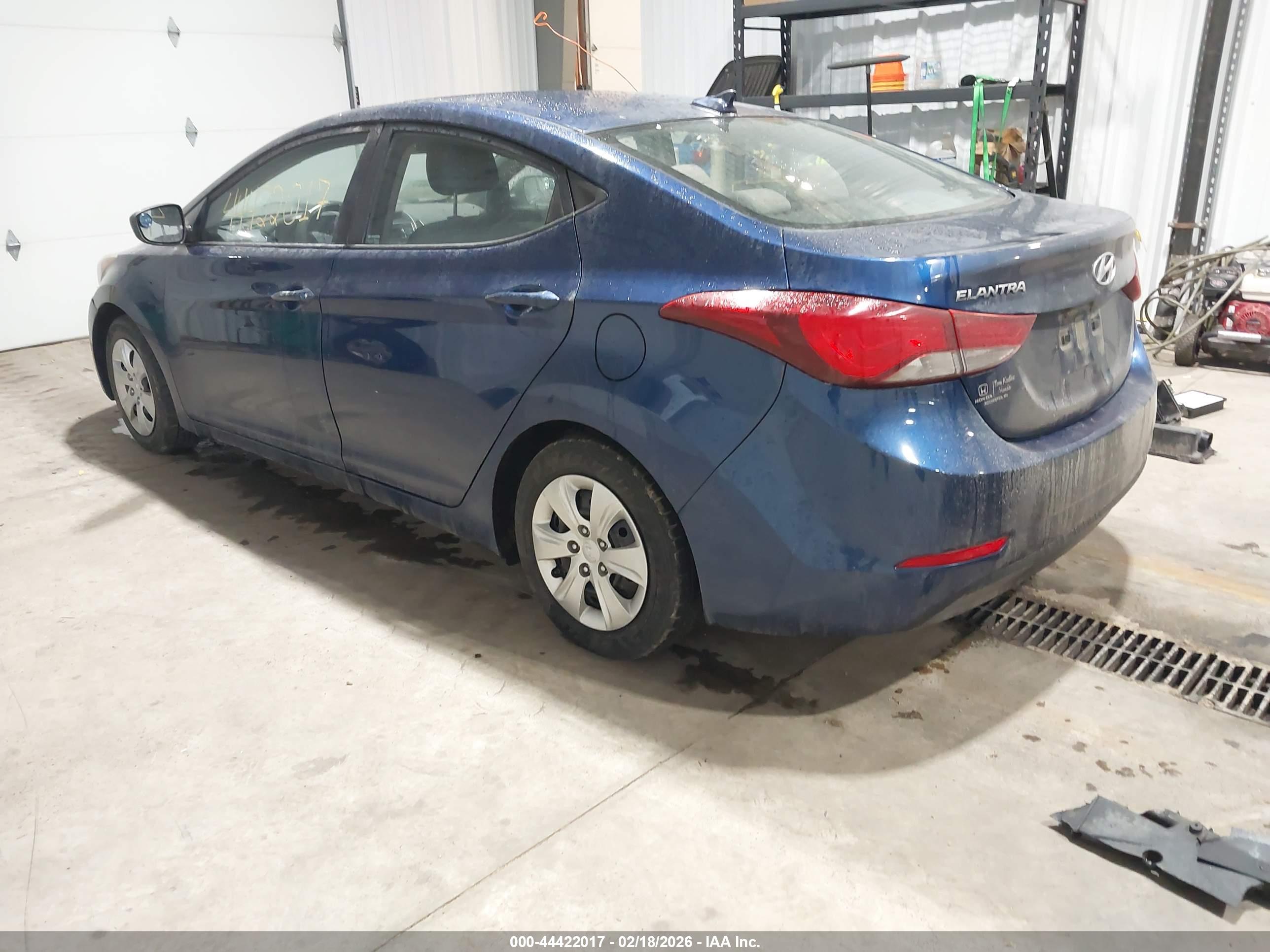 HYUNDAI ELANTRA image 3