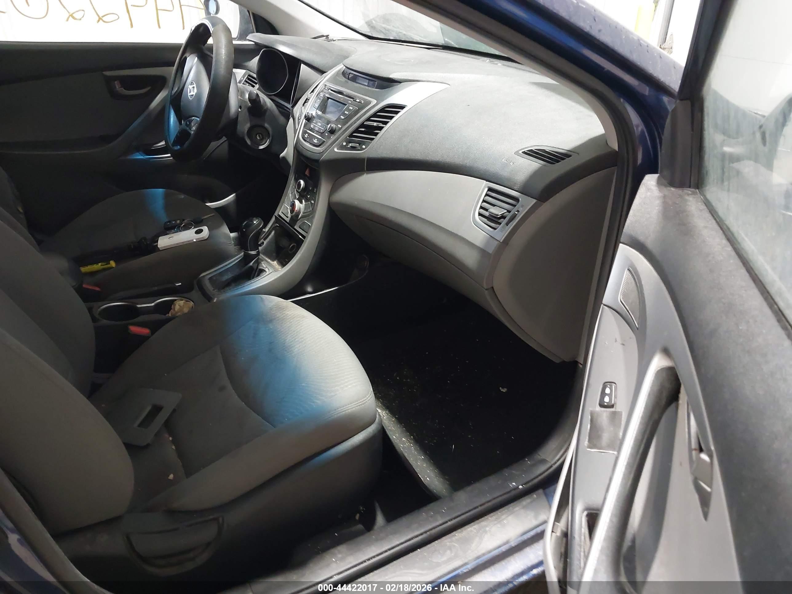 HYUNDAI ELANTRA image 5