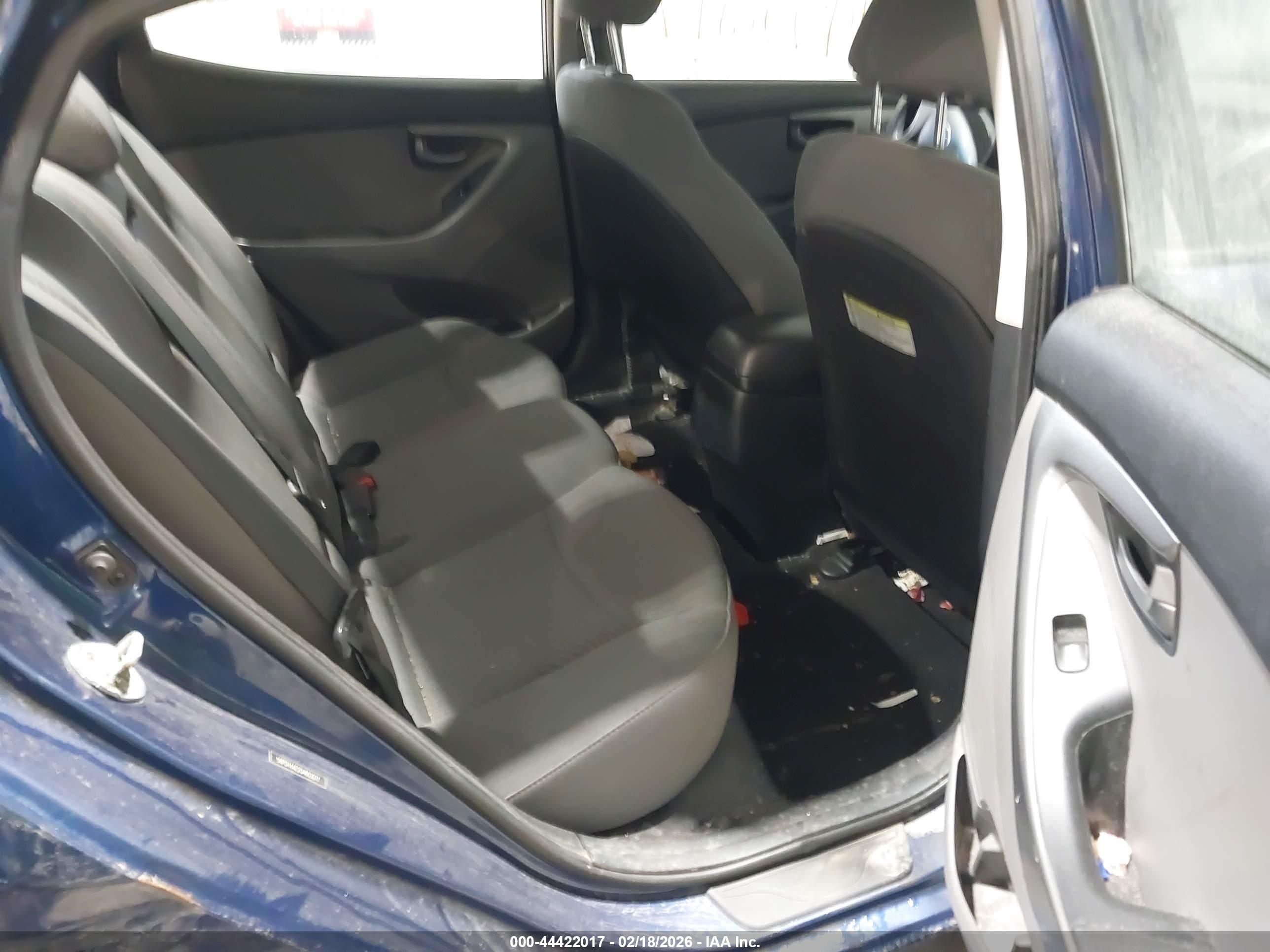 HYUNDAI ELANTRA image 8