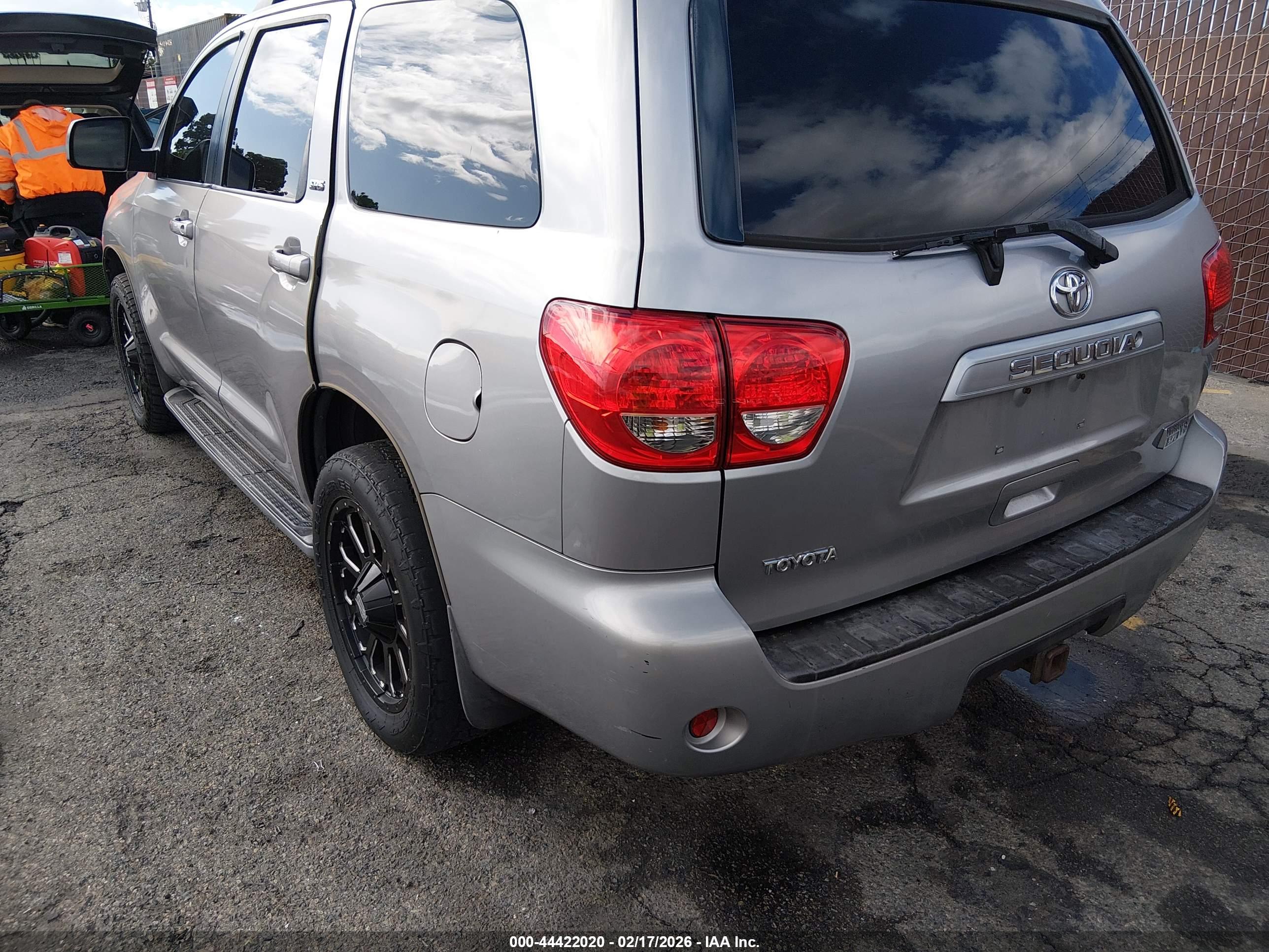 TOYOTA SEQUOIA image 3