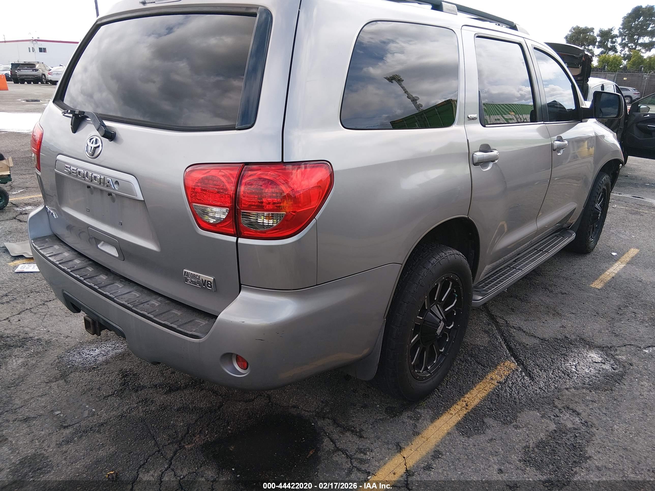 TOYOTA SEQUOIA image 4