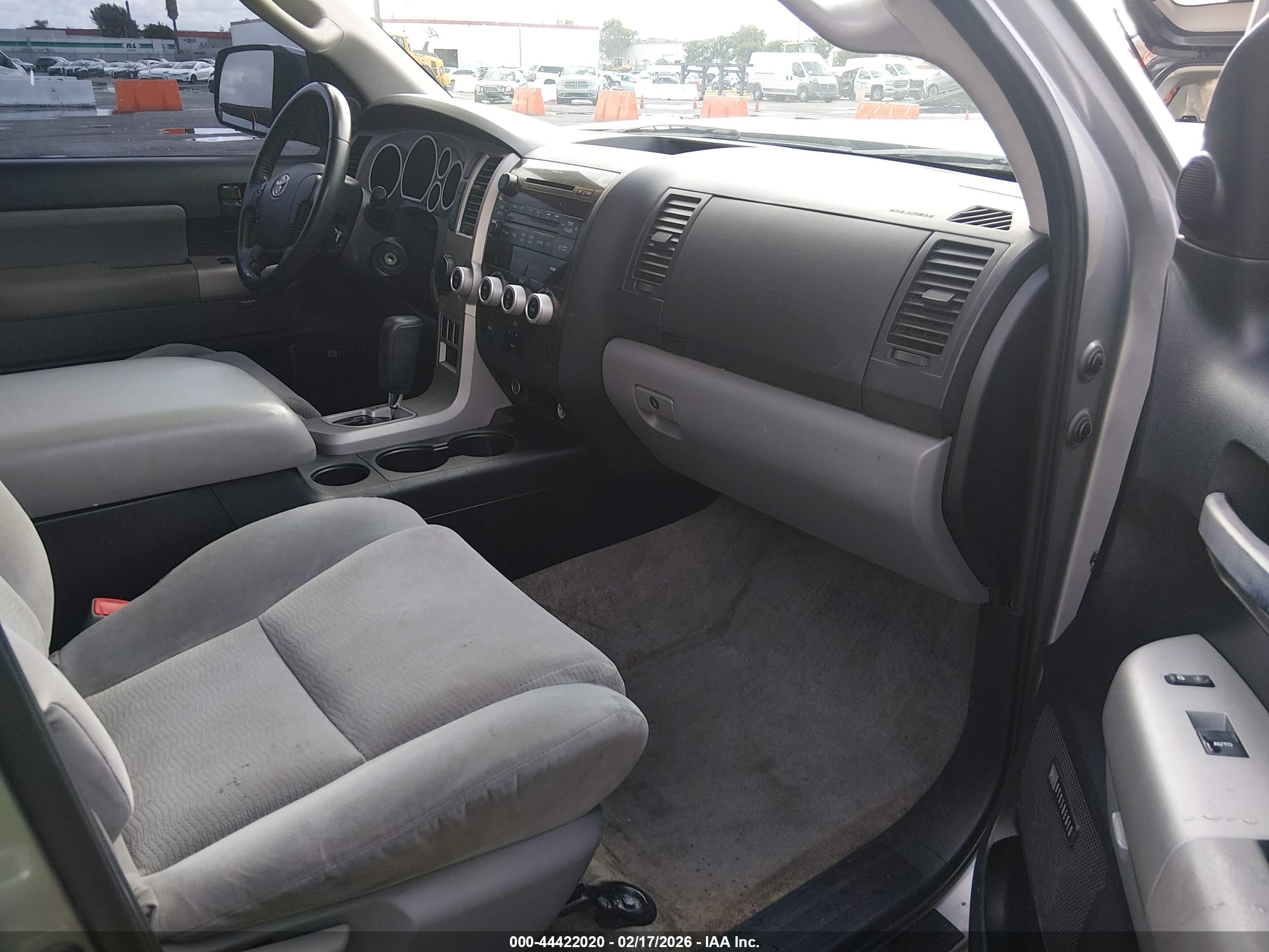 TOYOTA SEQUOIA image 5