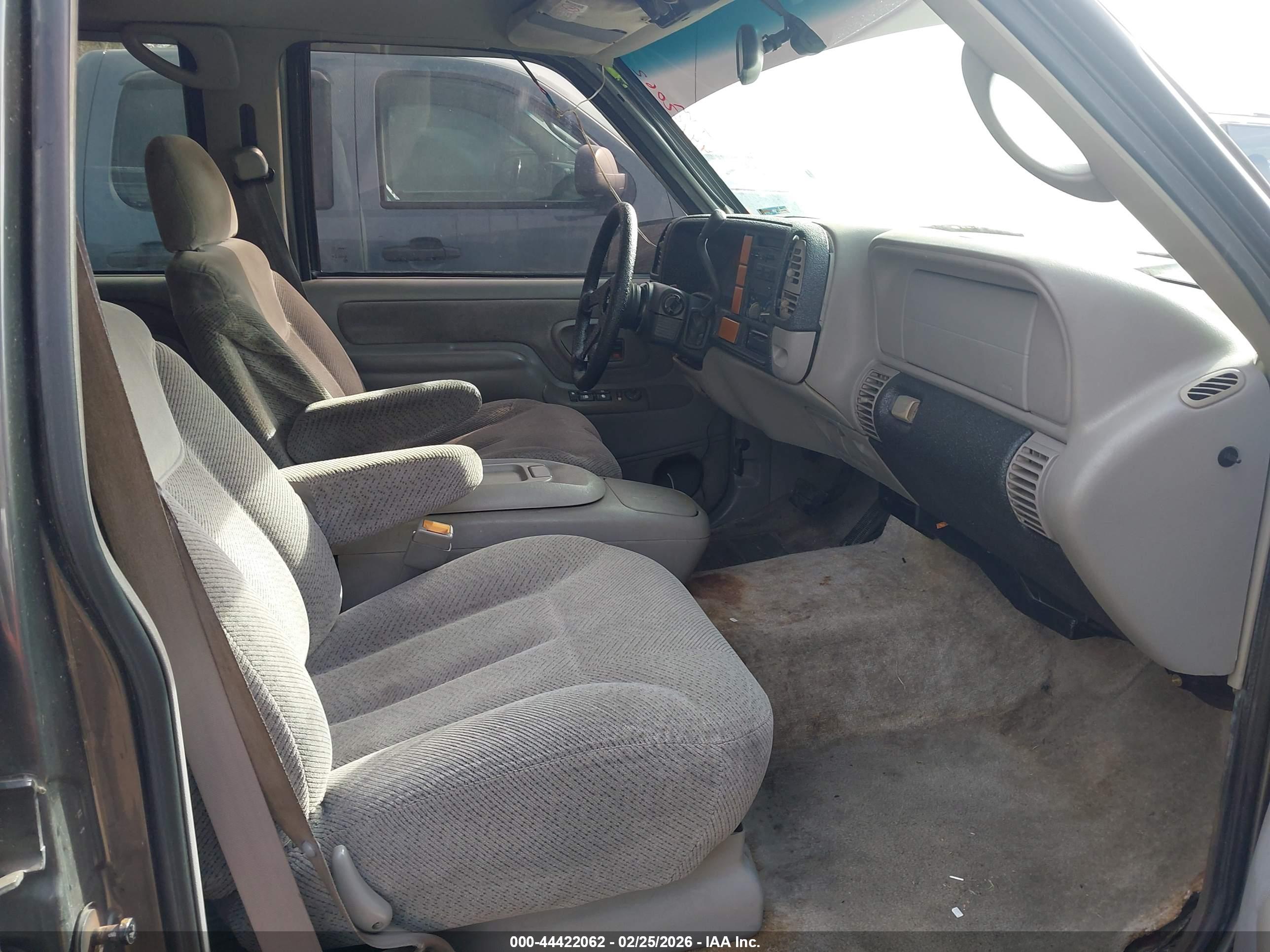 CHEVROLET SUBURBAN image 5