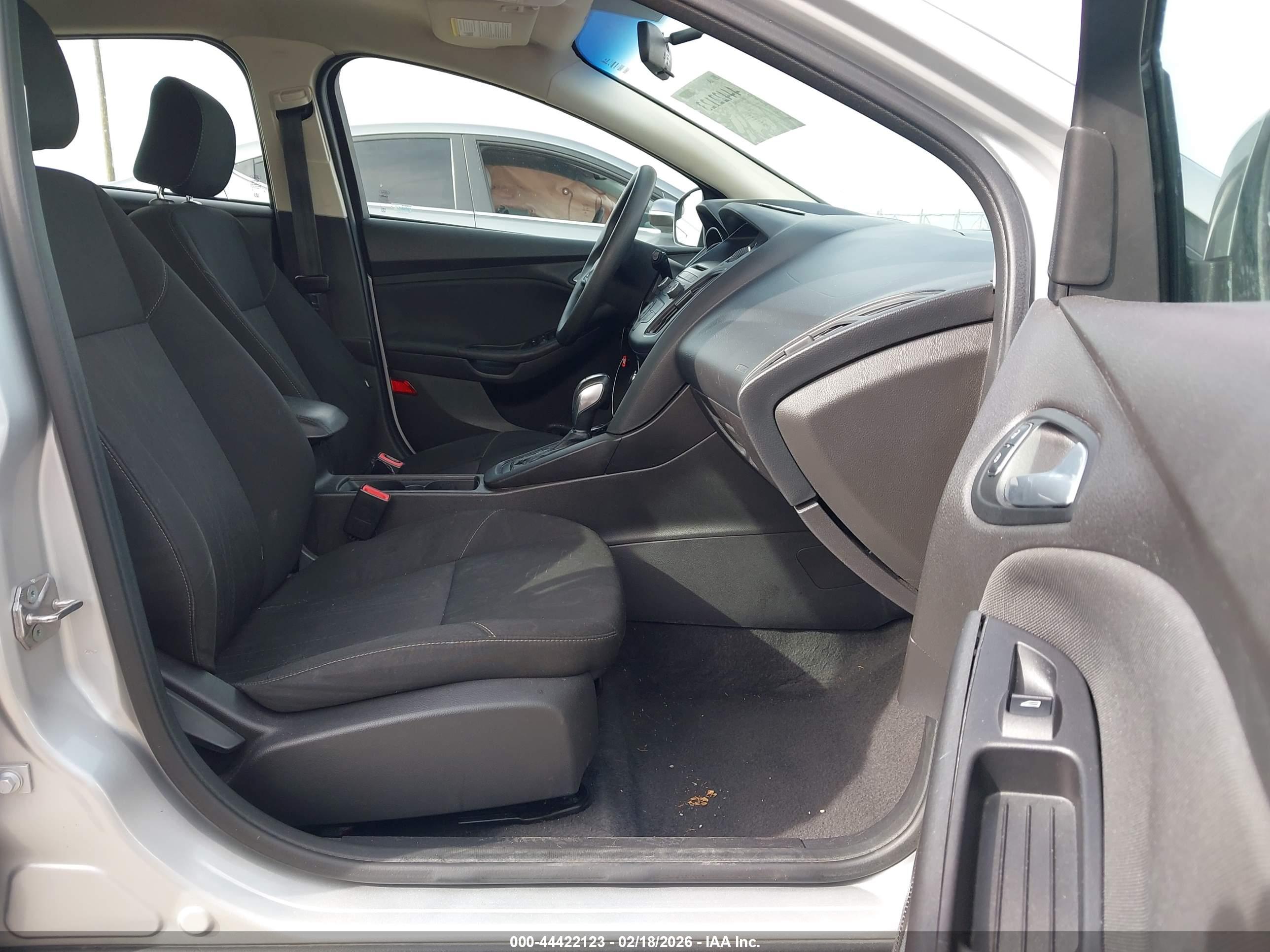 FORD FOCUS image 5