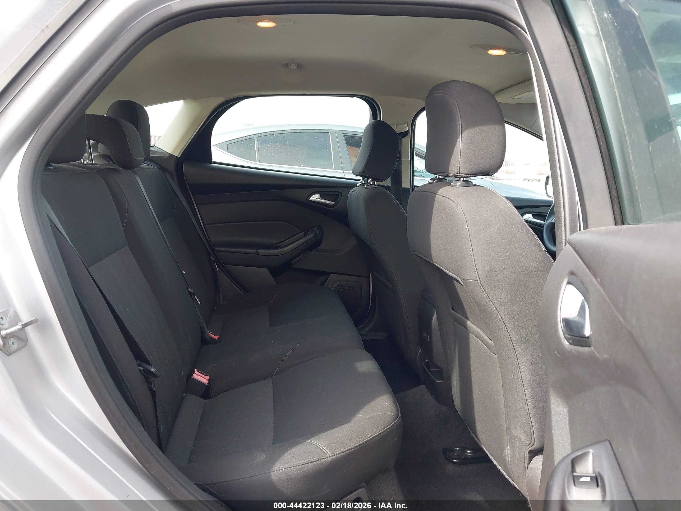 FORD FOCUS image 8