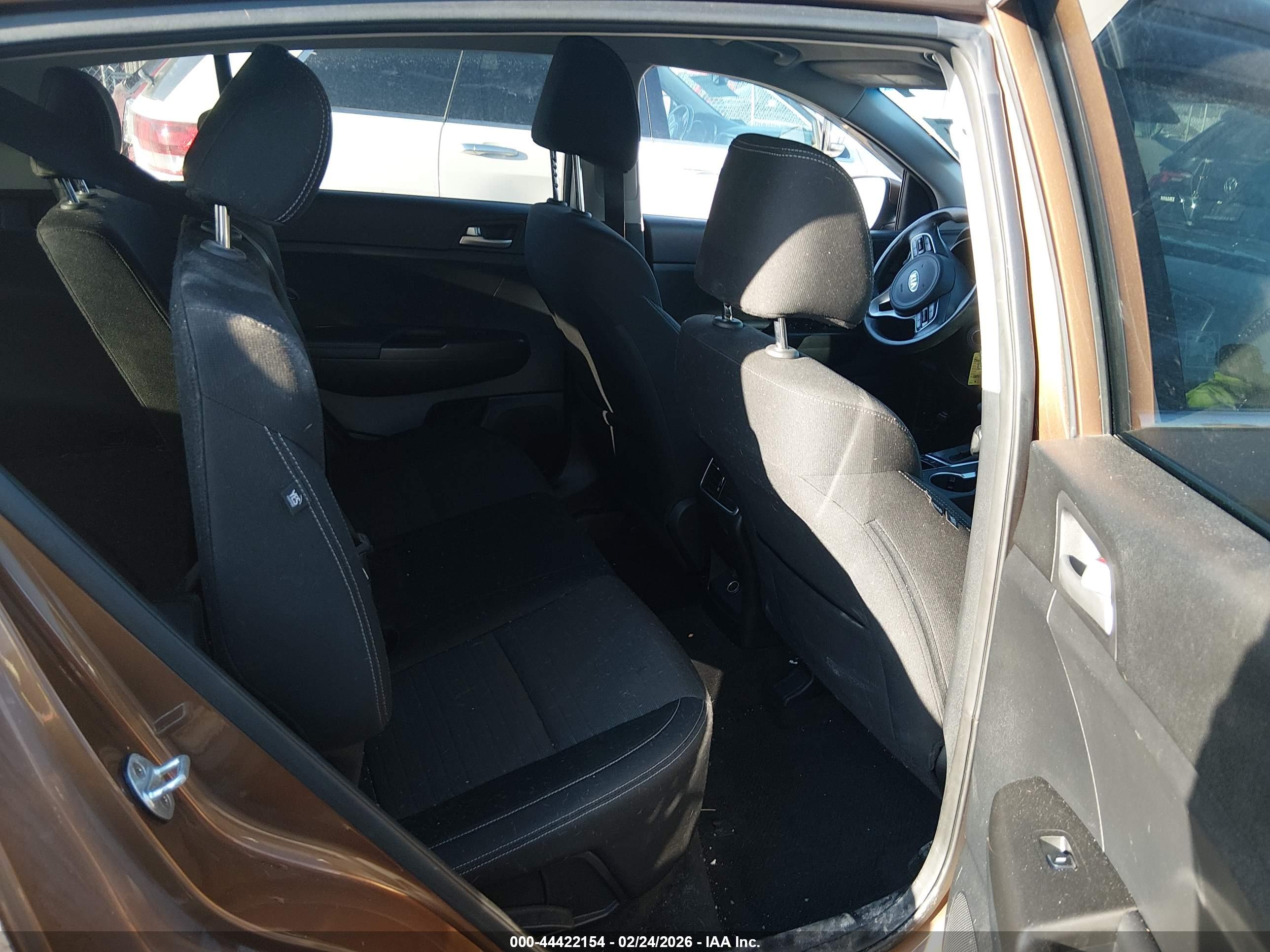 KIA SPORTAGE image 8