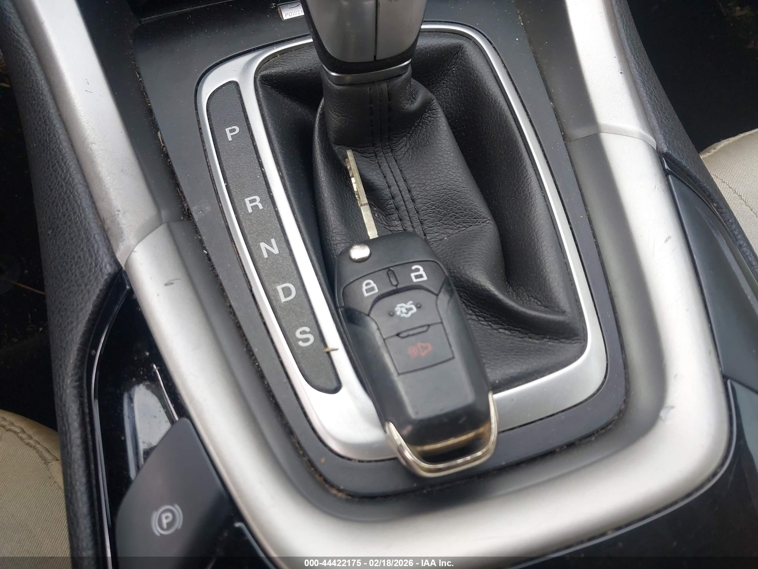 FORD FUSION image 11