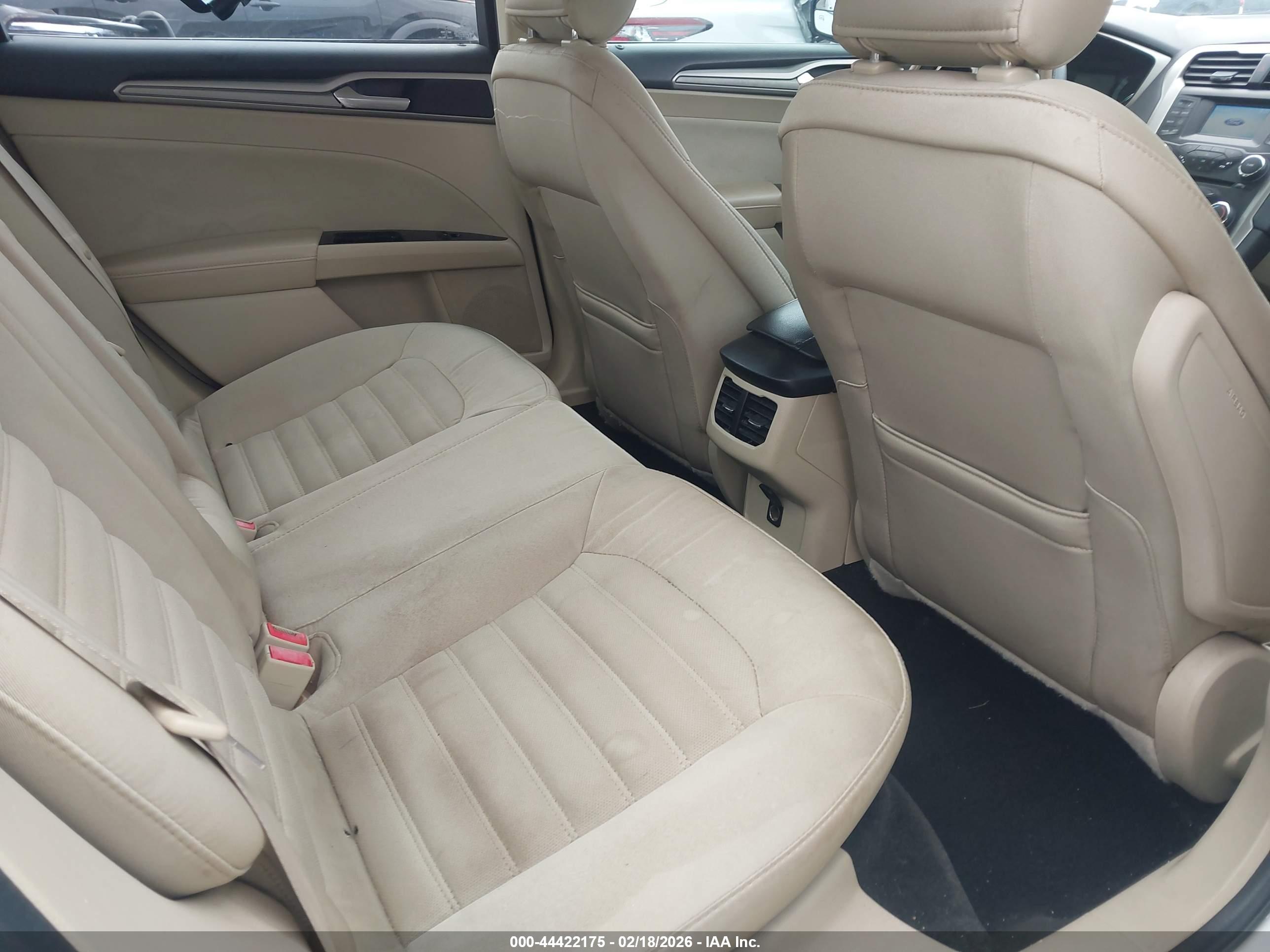 FORD FUSION image 8