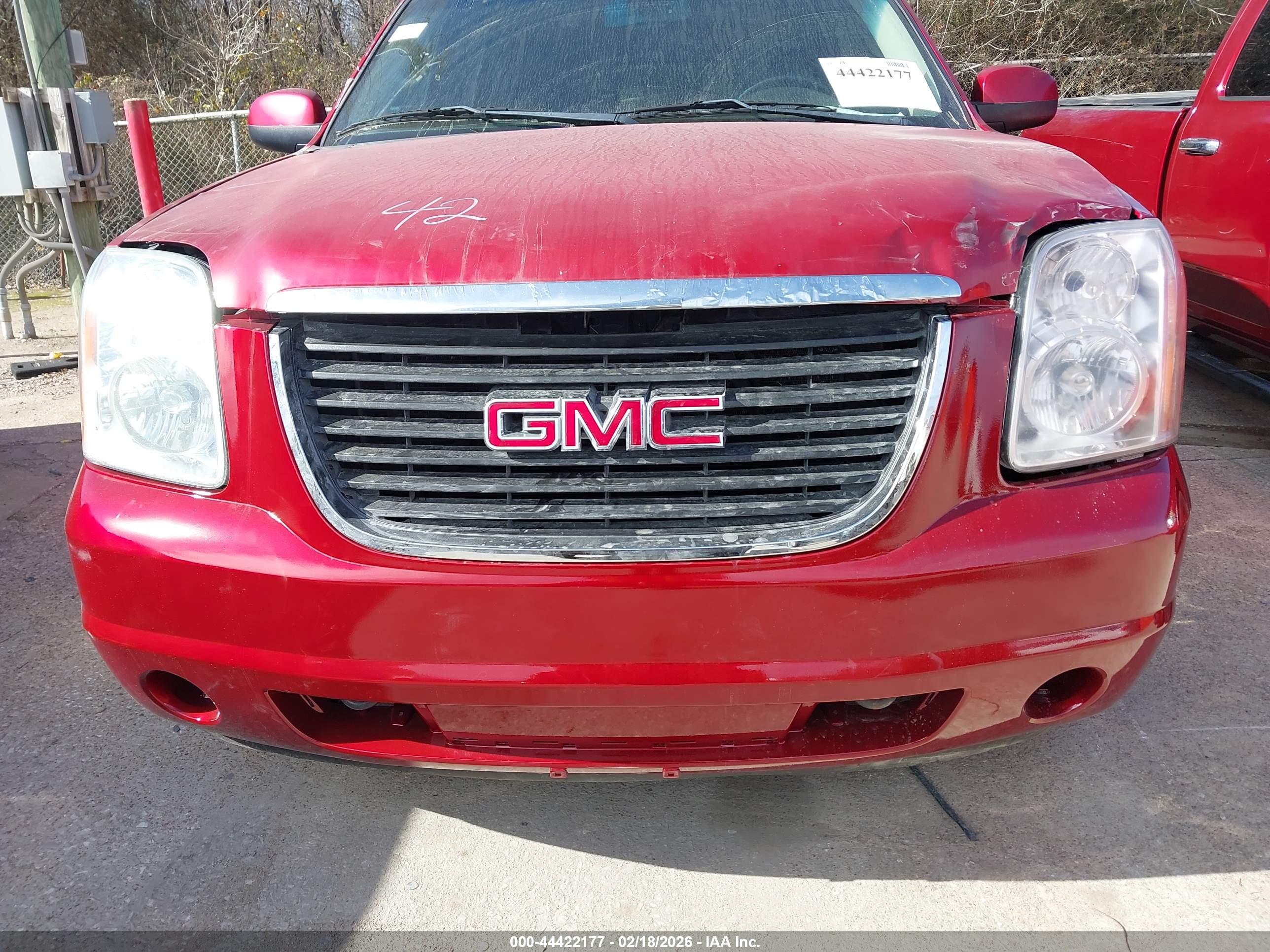 GMC YUKON image 6