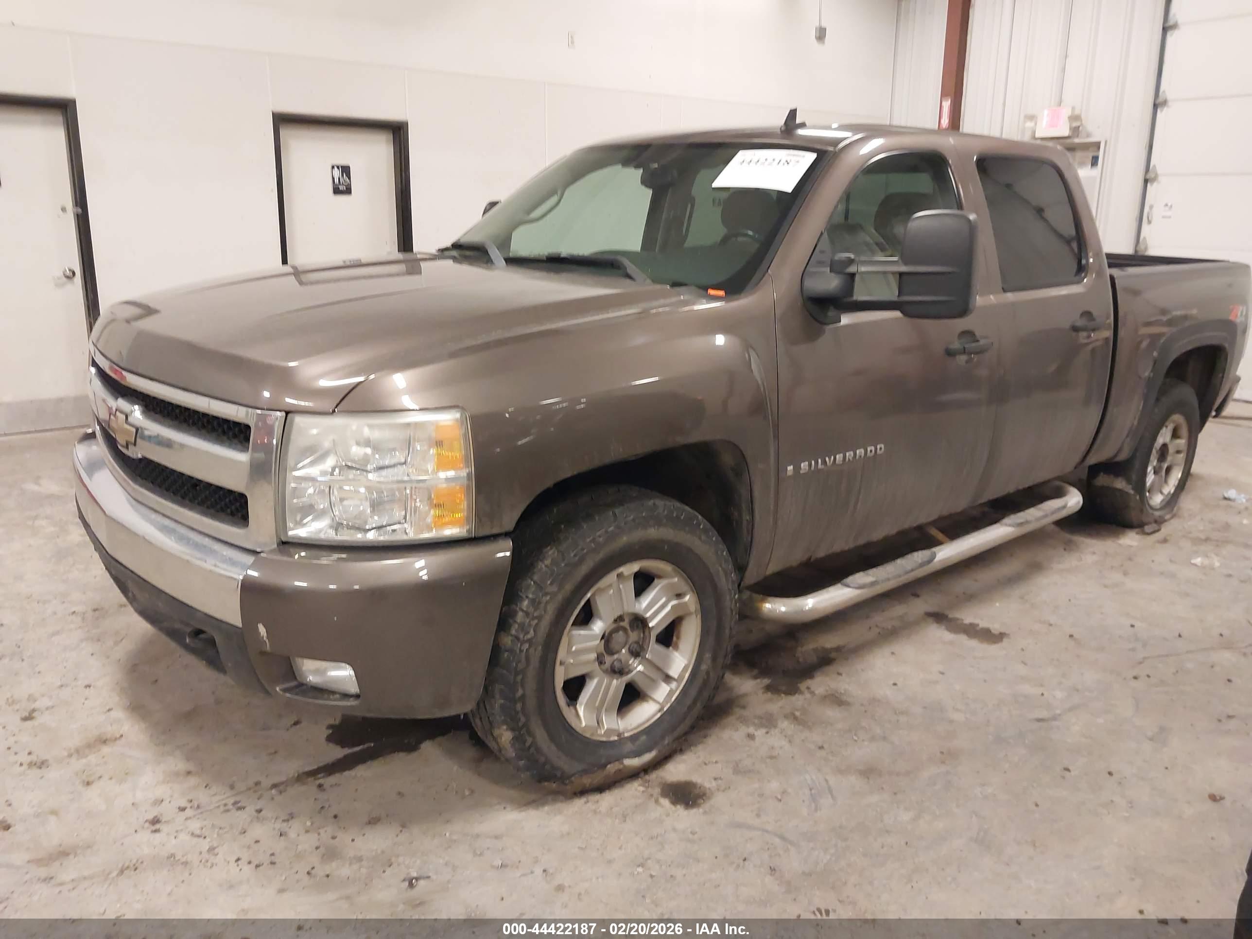 CHEVROLET SILVERADO image 2