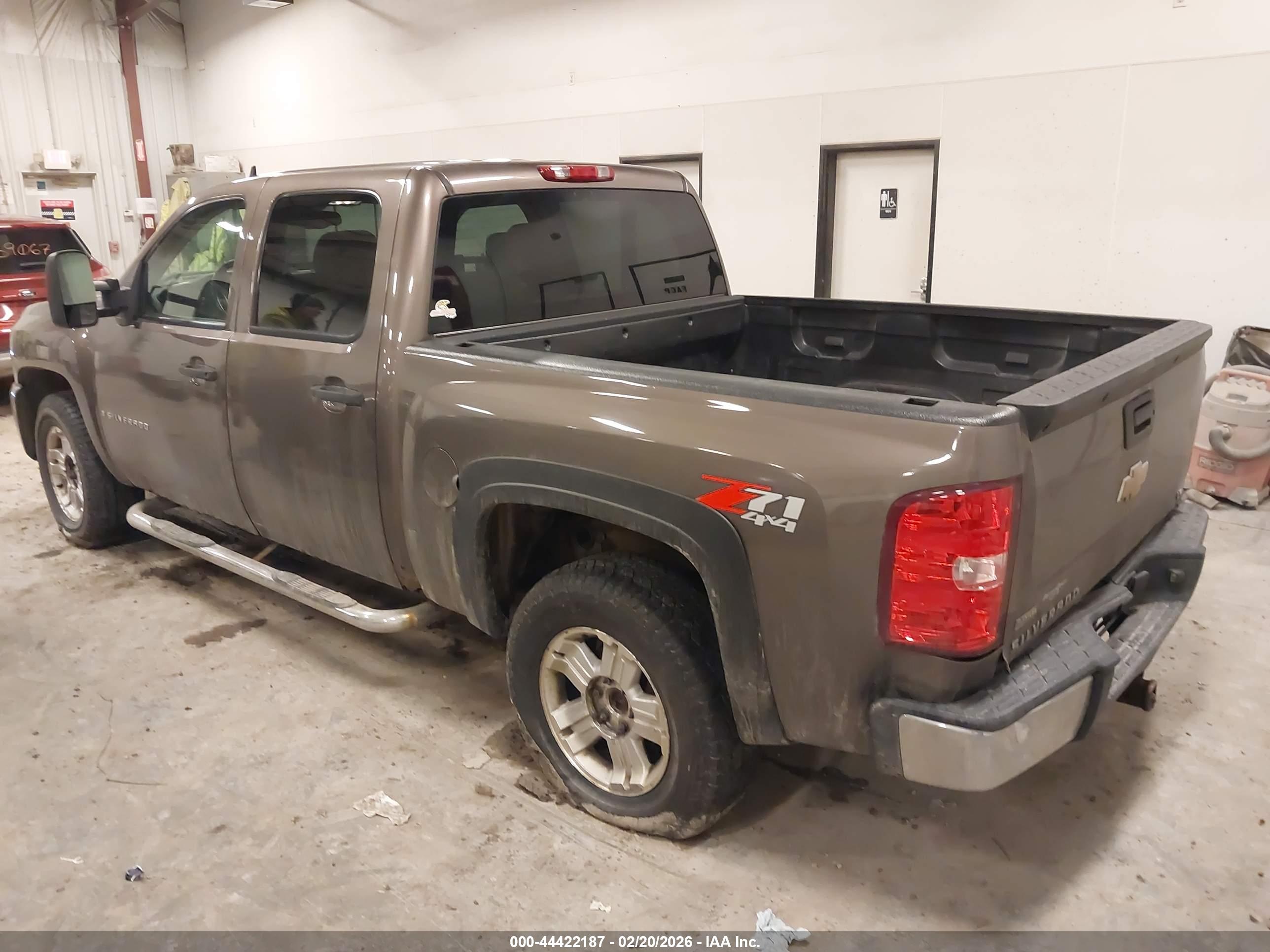 CHEVROLET SILVERADO image 3
