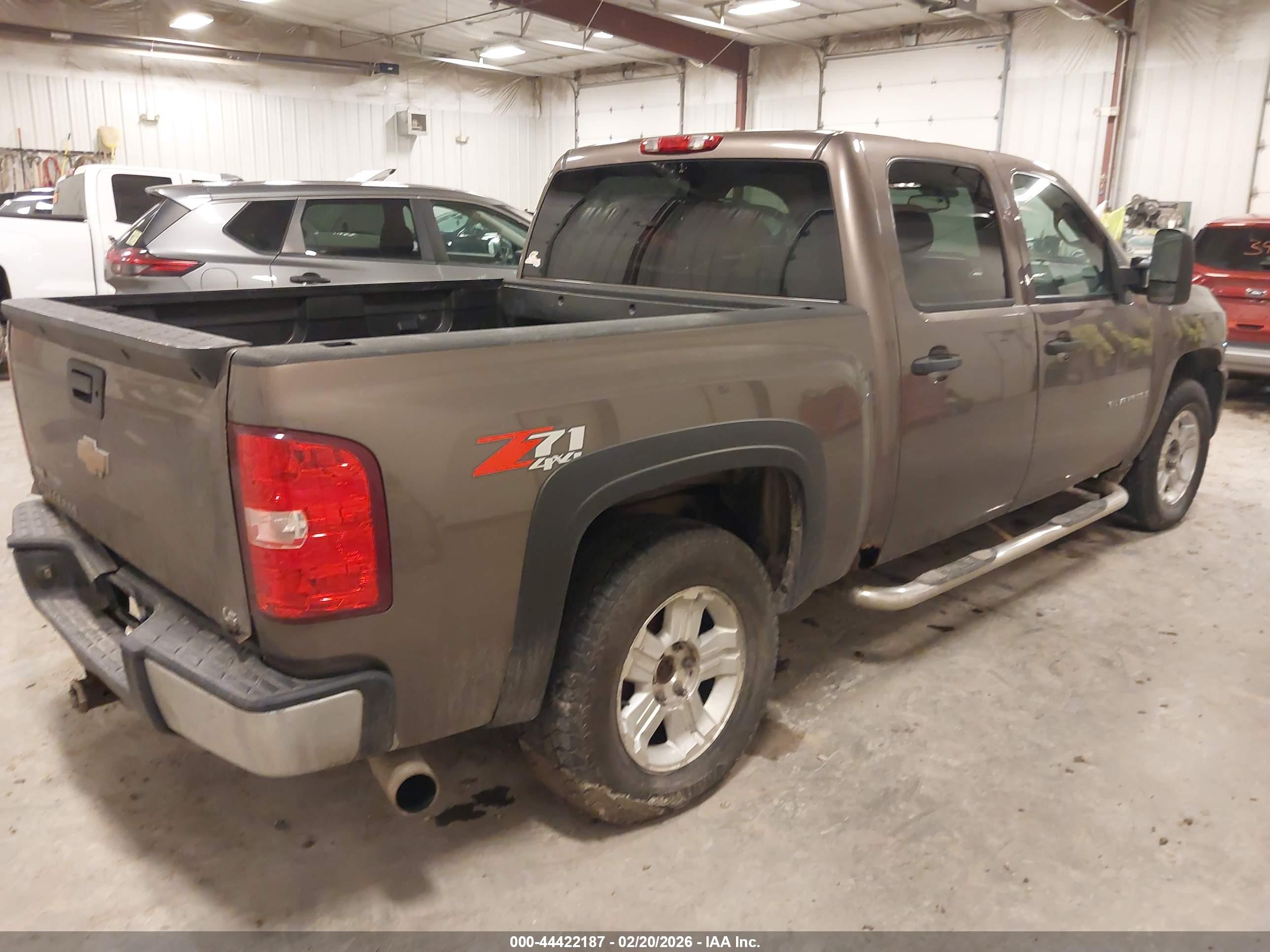 CHEVROLET SILVERADO image 4