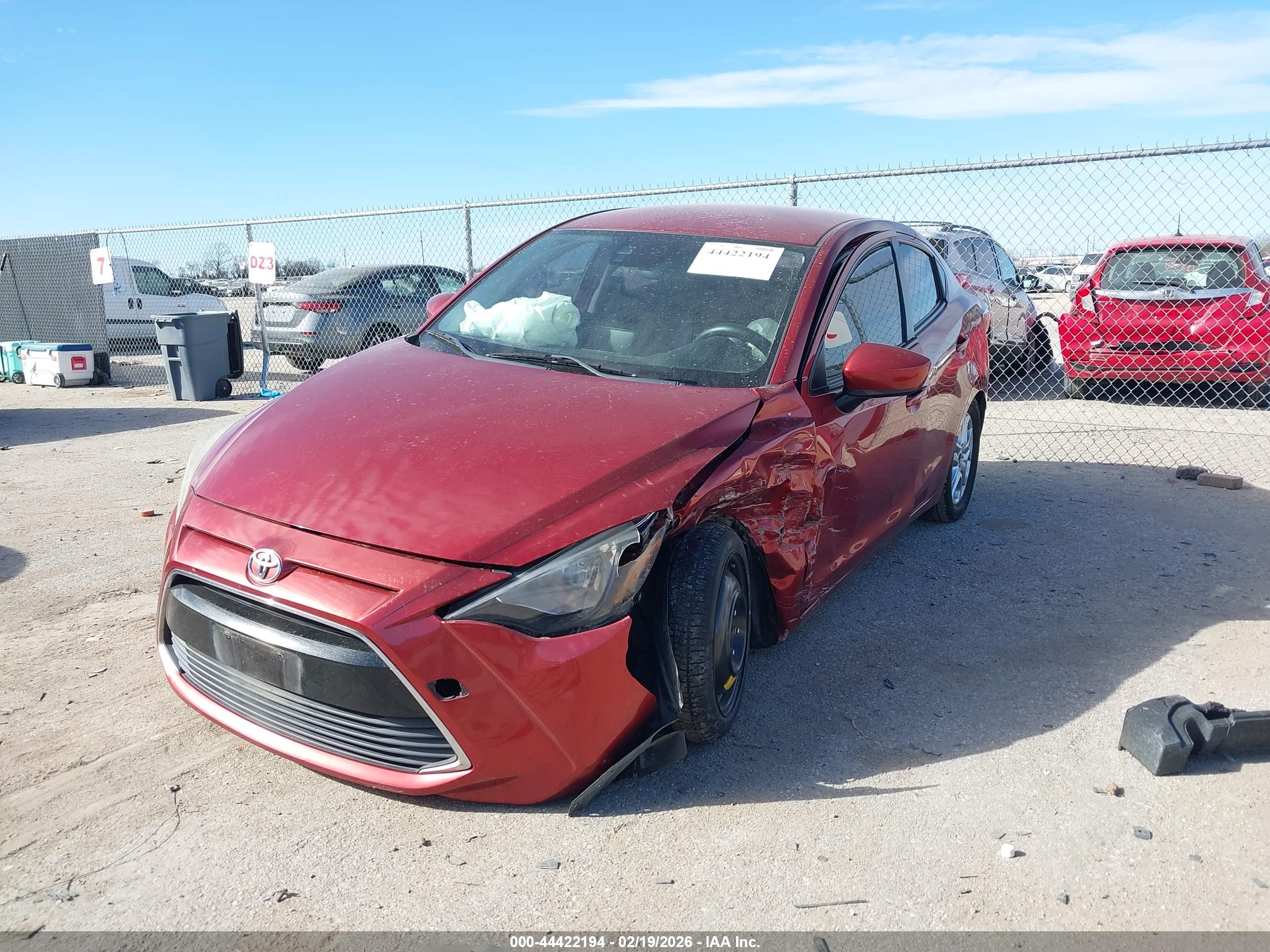 TOYOTA YARIS image 2