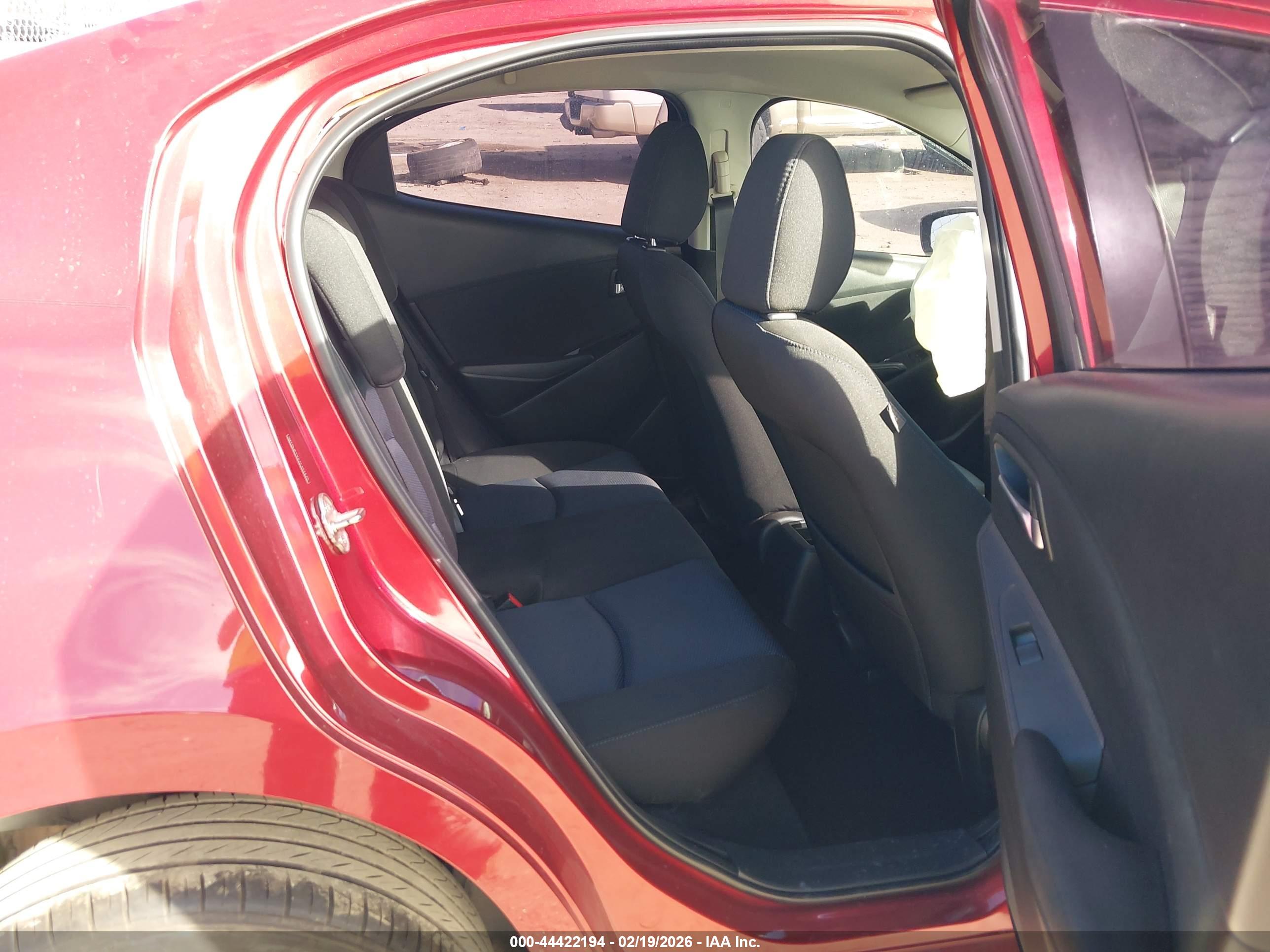 TOYOTA YARIS image 8