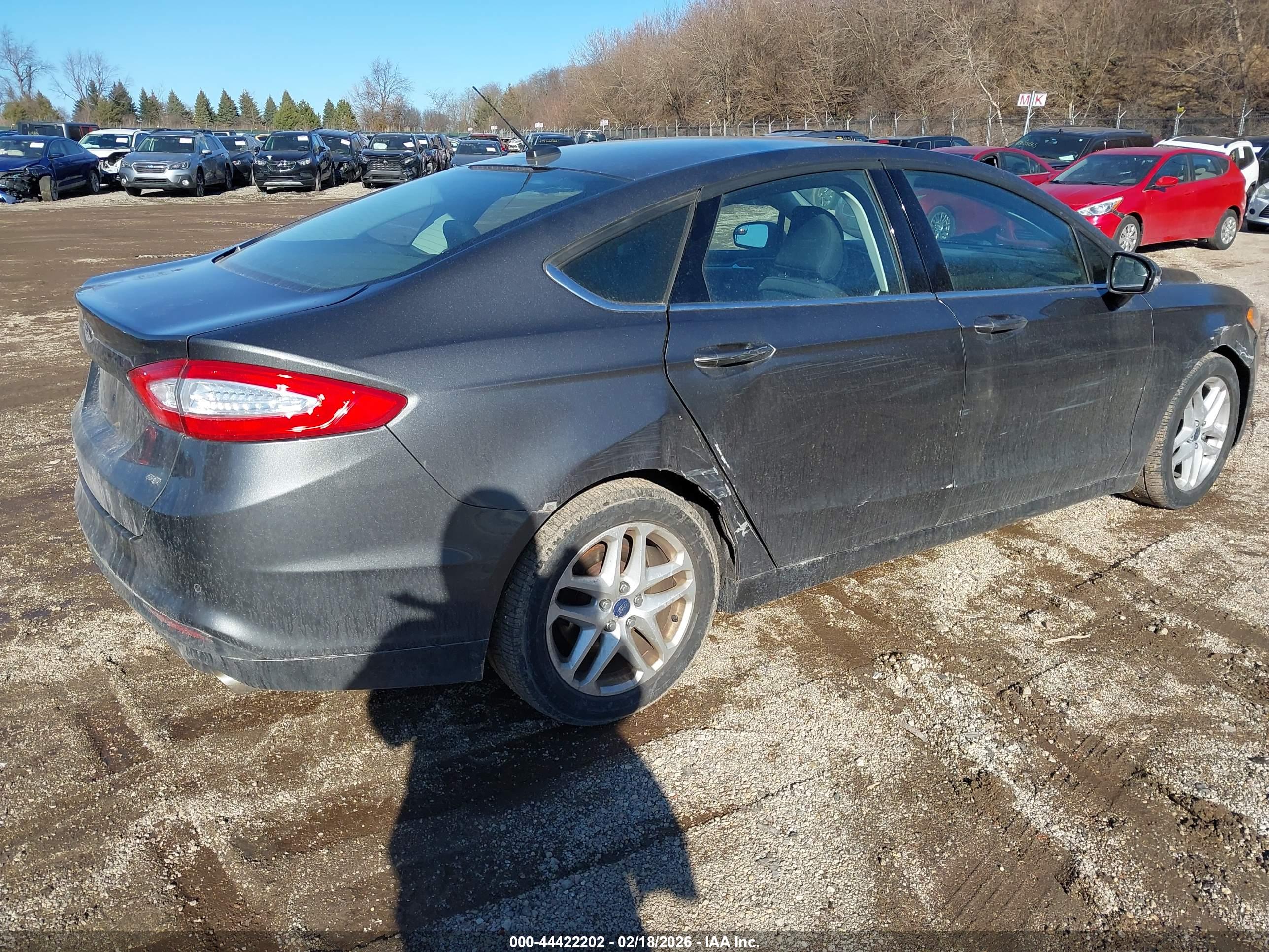 FORD FUSION image 4