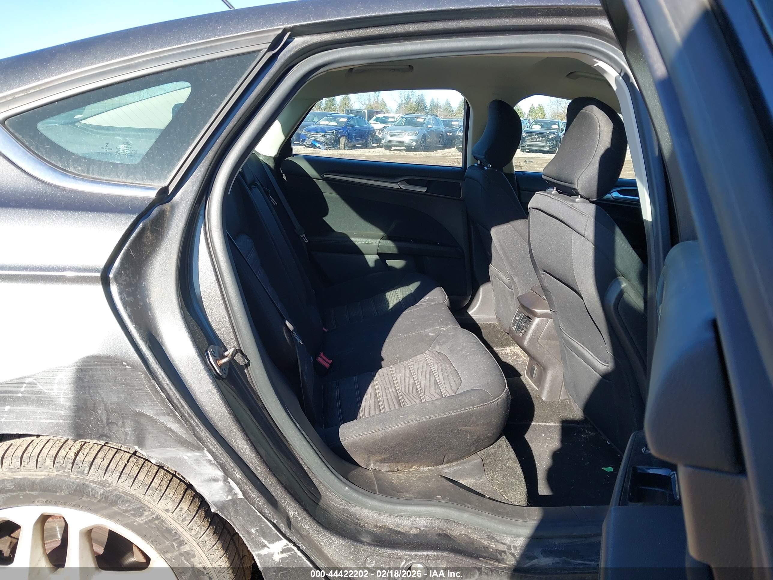 FORD FUSION image 8