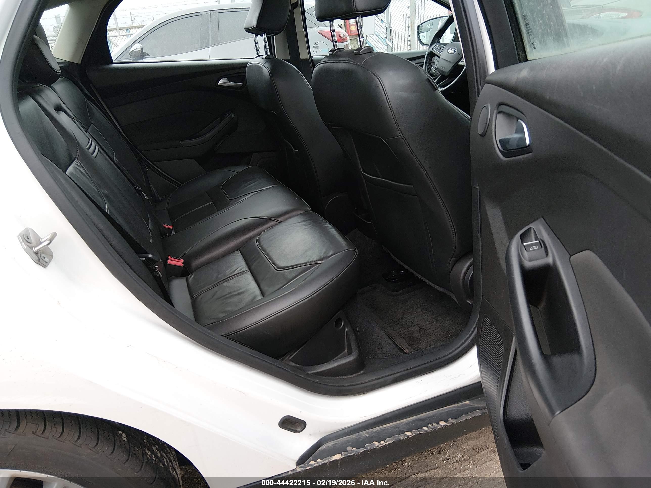 FORD FOCUS image 8