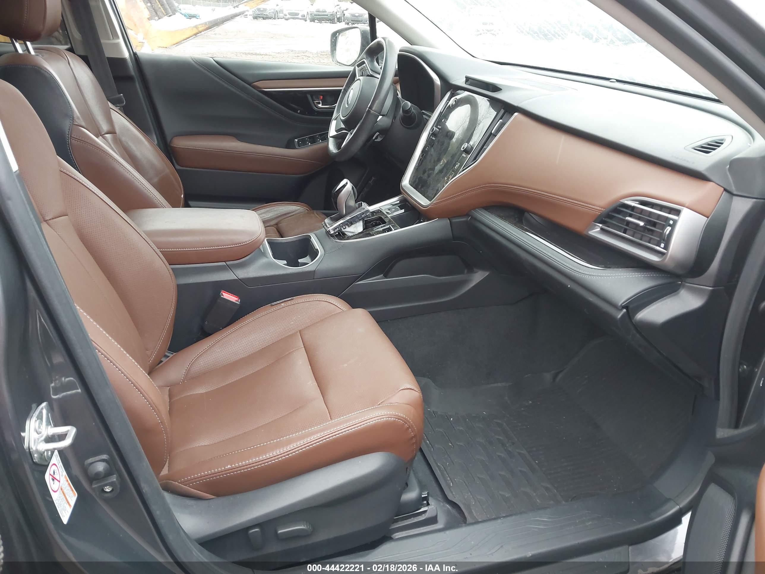 SUBARU OUTBACK image 5
