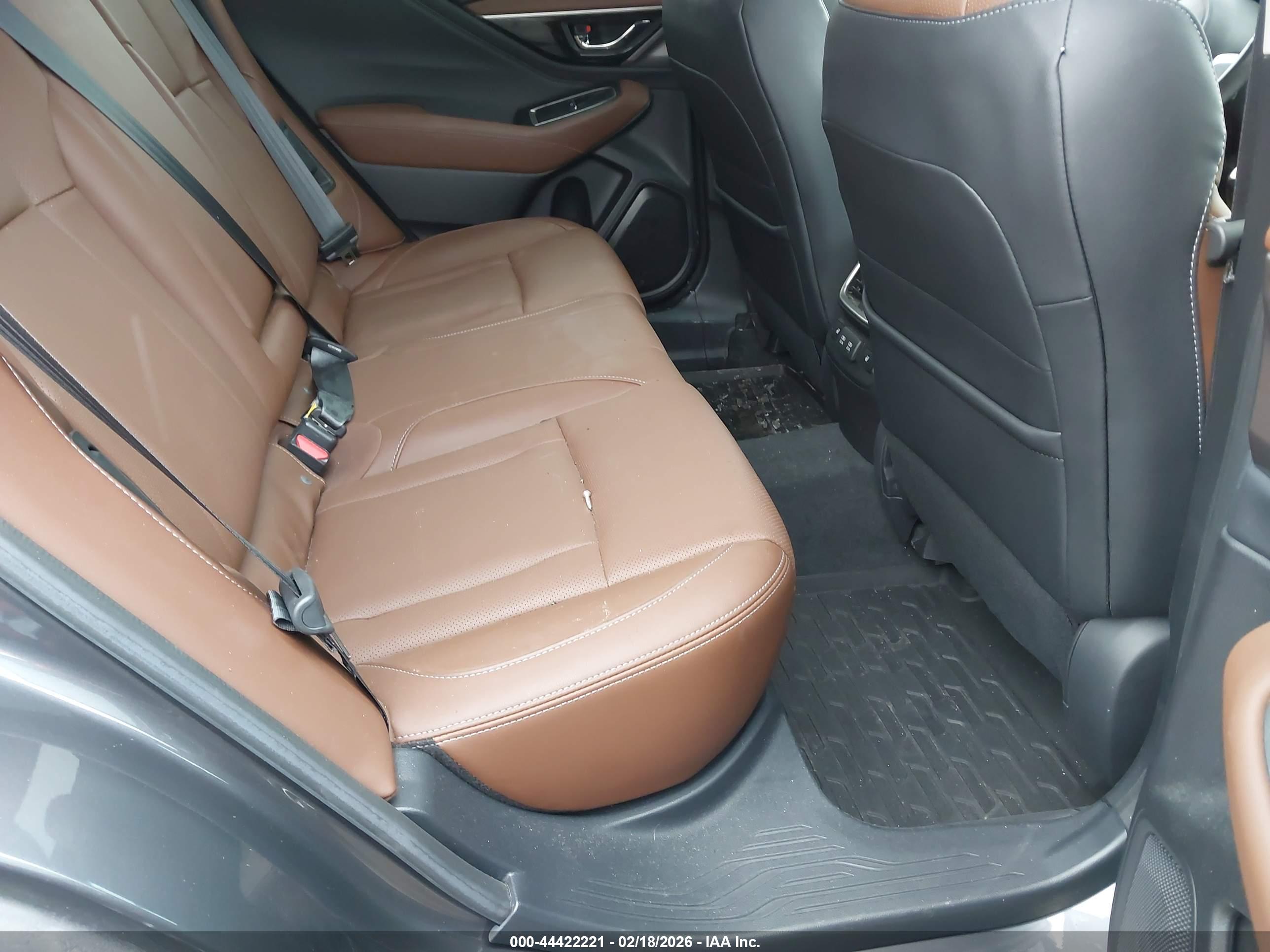 SUBARU OUTBACK image 8