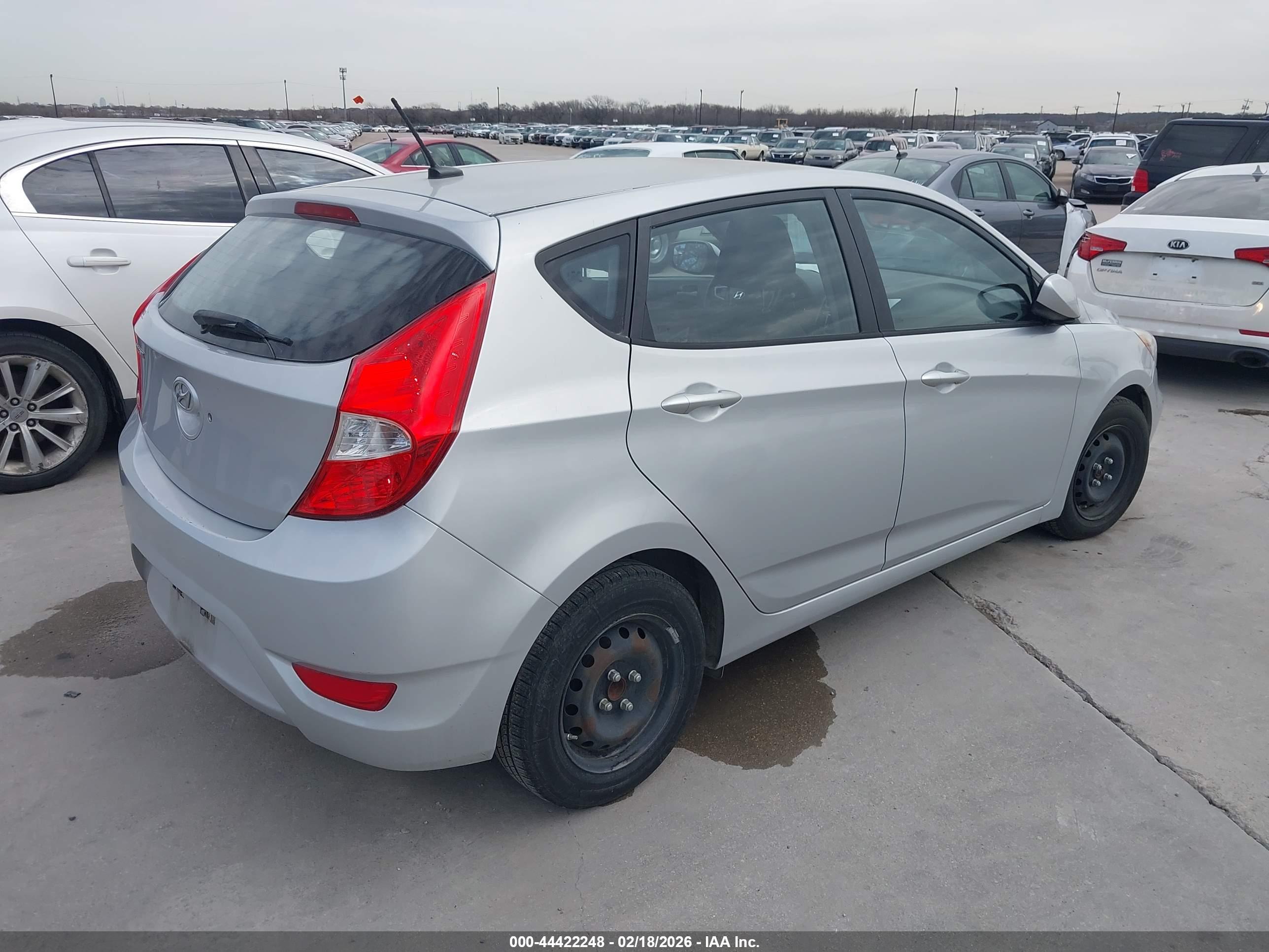 HYUNDAI ACCENT image 4