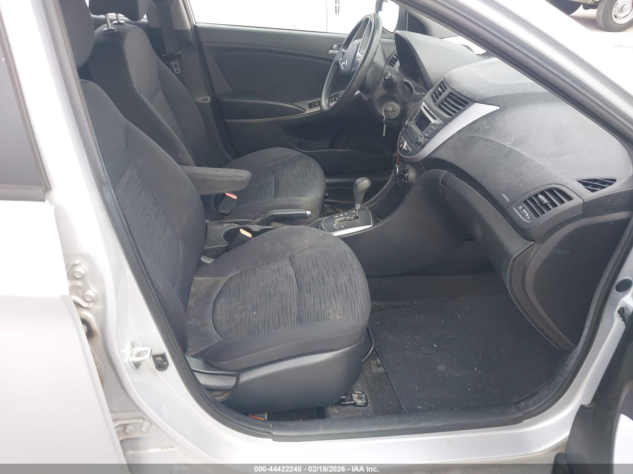 HYUNDAI ACCENT image 5