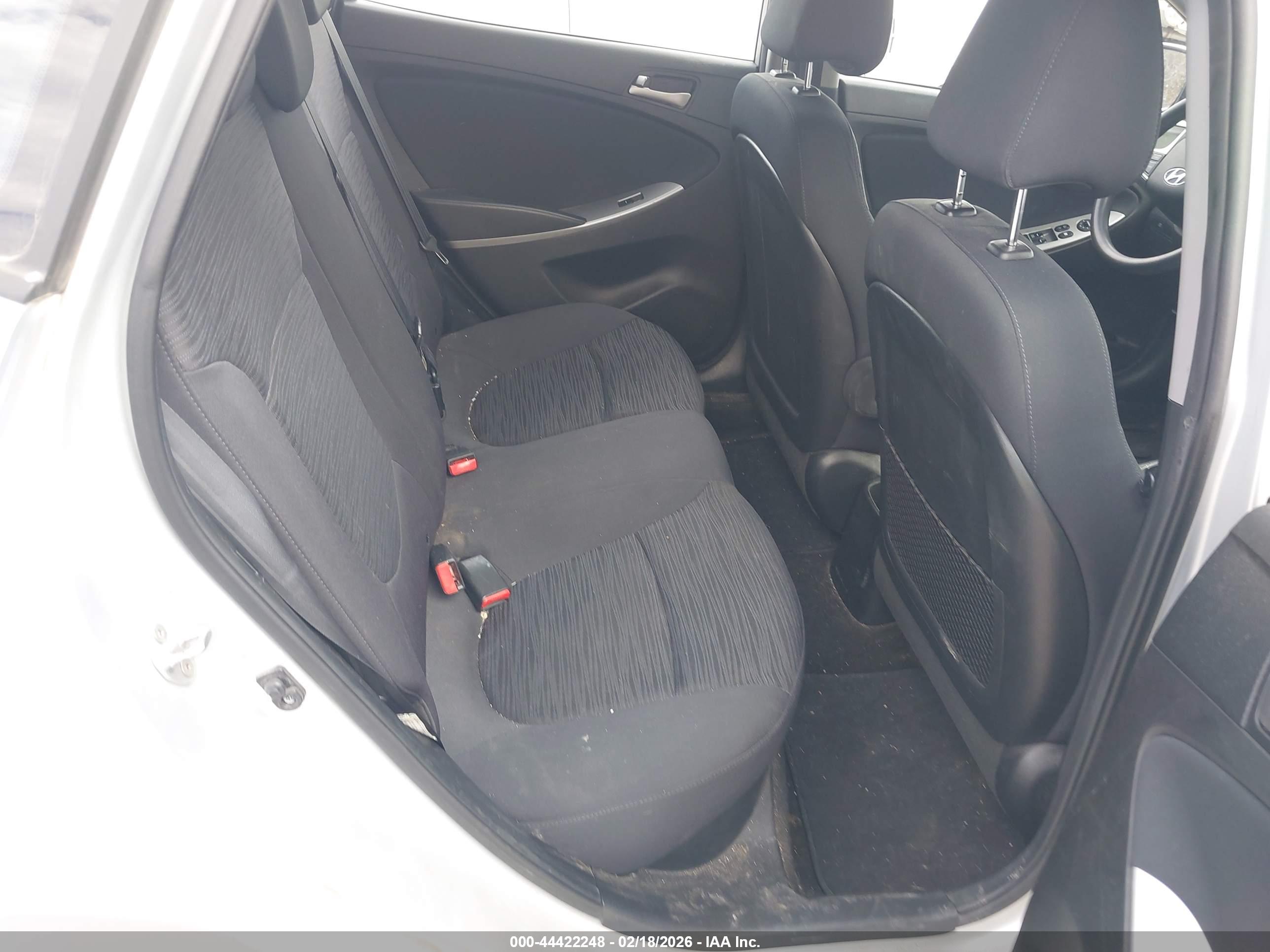 HYUNDAI ACCENT image 8