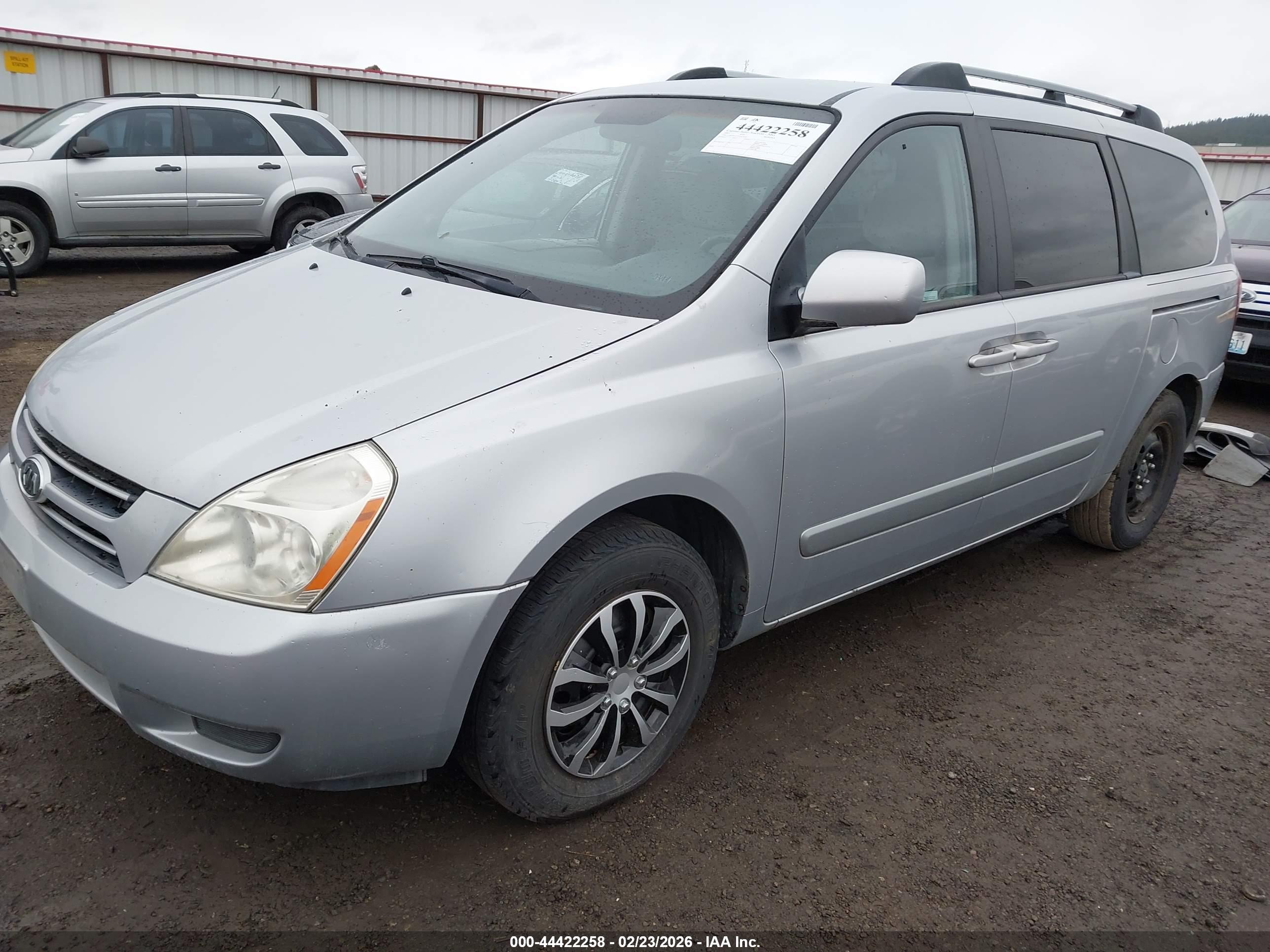 KIA SEDONA image 2