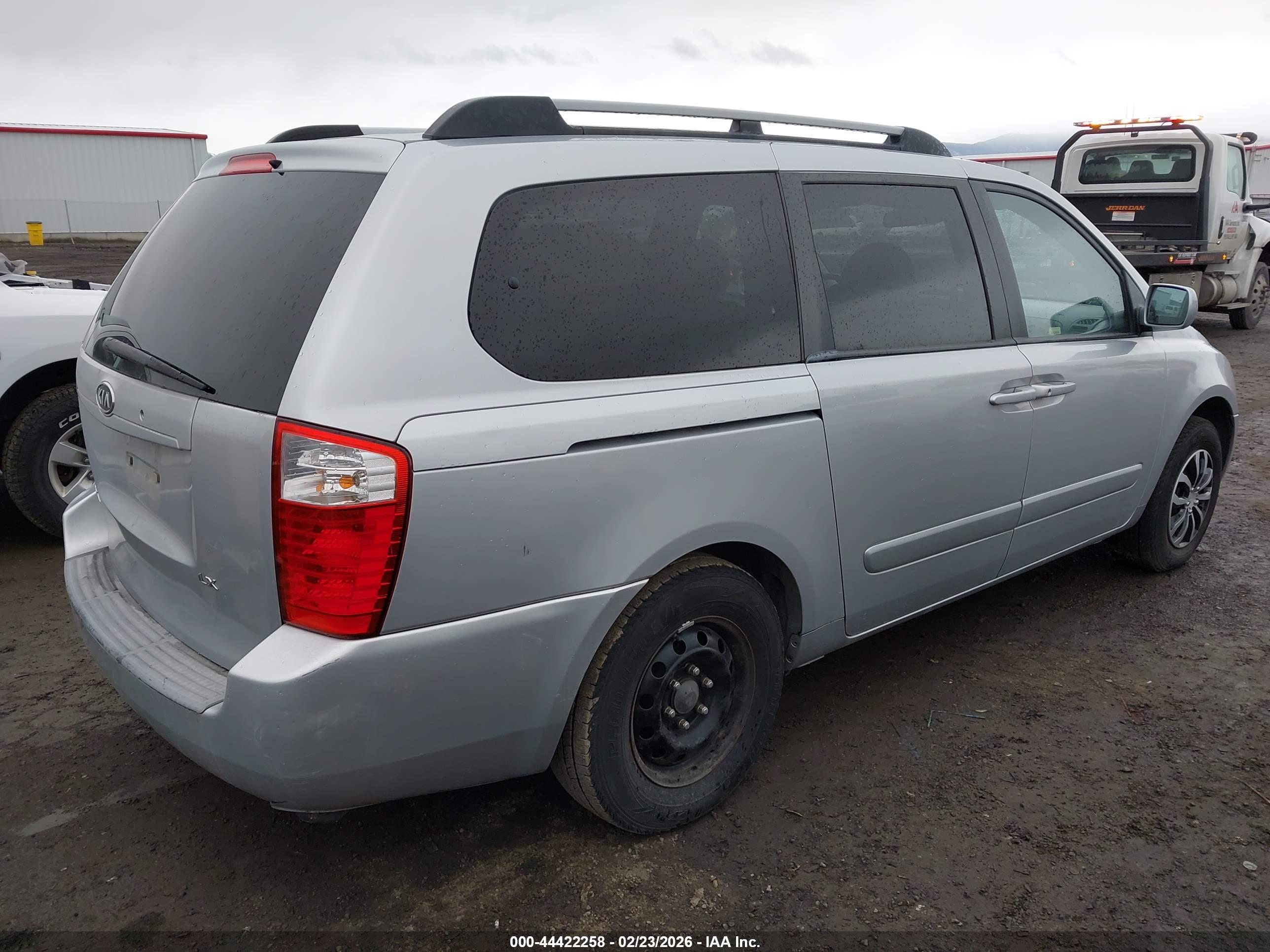 KIA SEDONA image 4