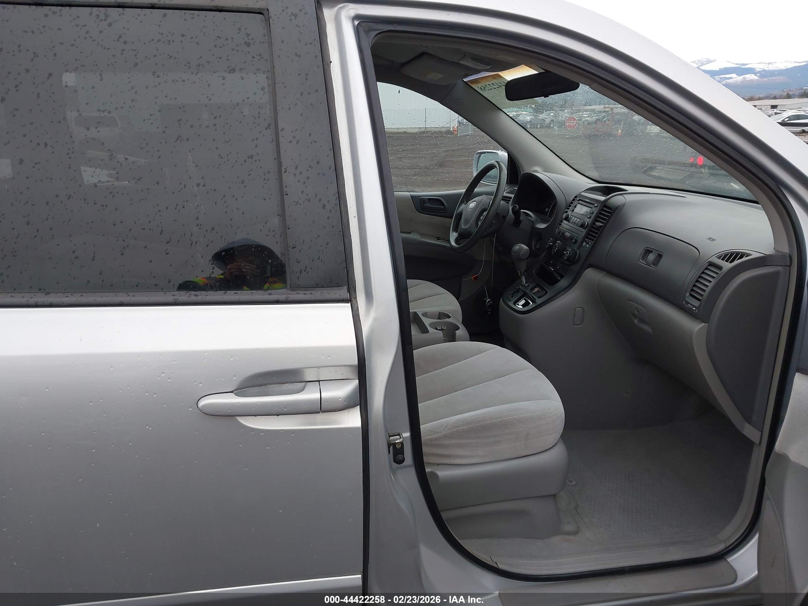 KIA SEDONA image 5