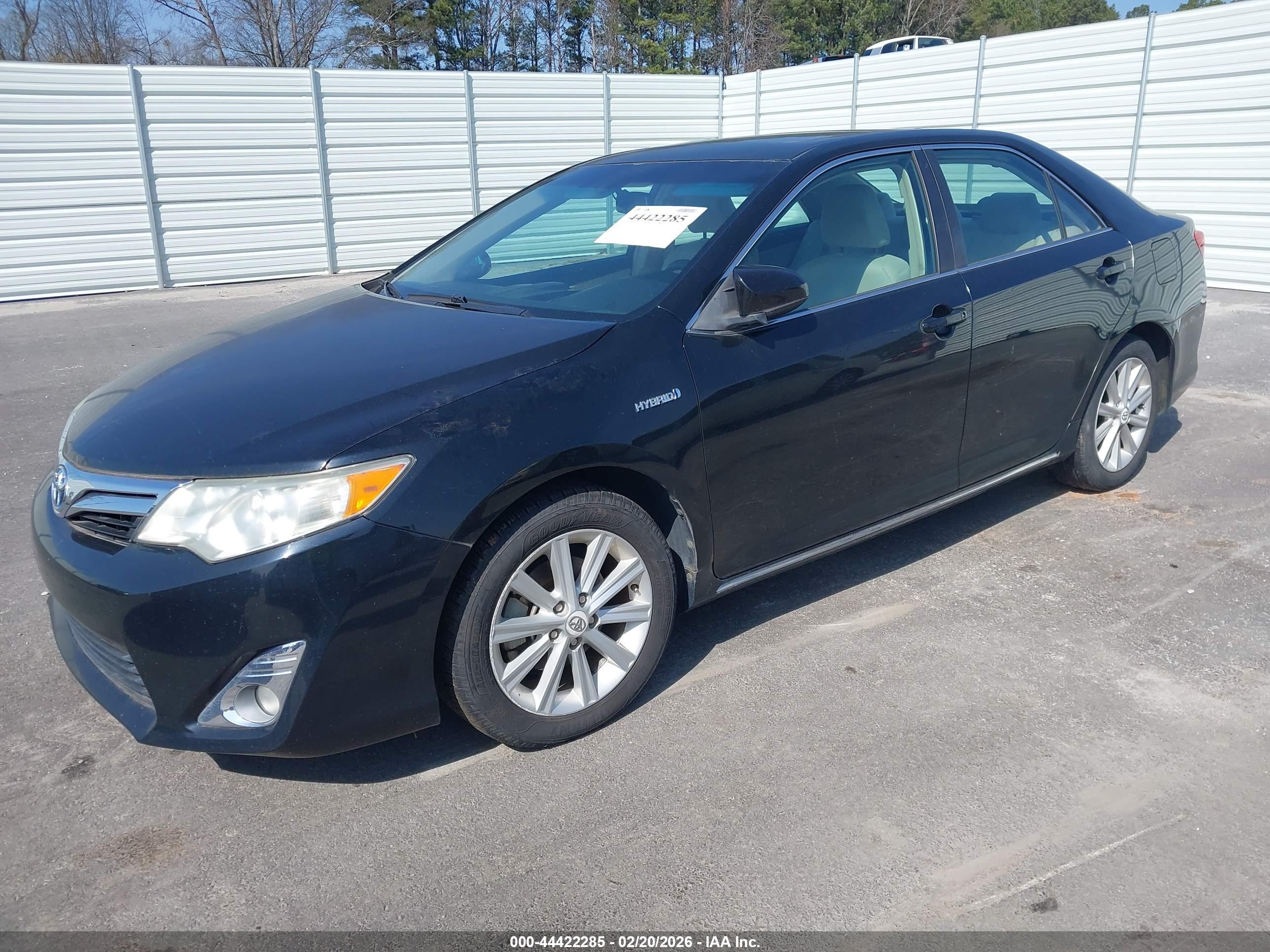 TOYOTA CAMRY image 2