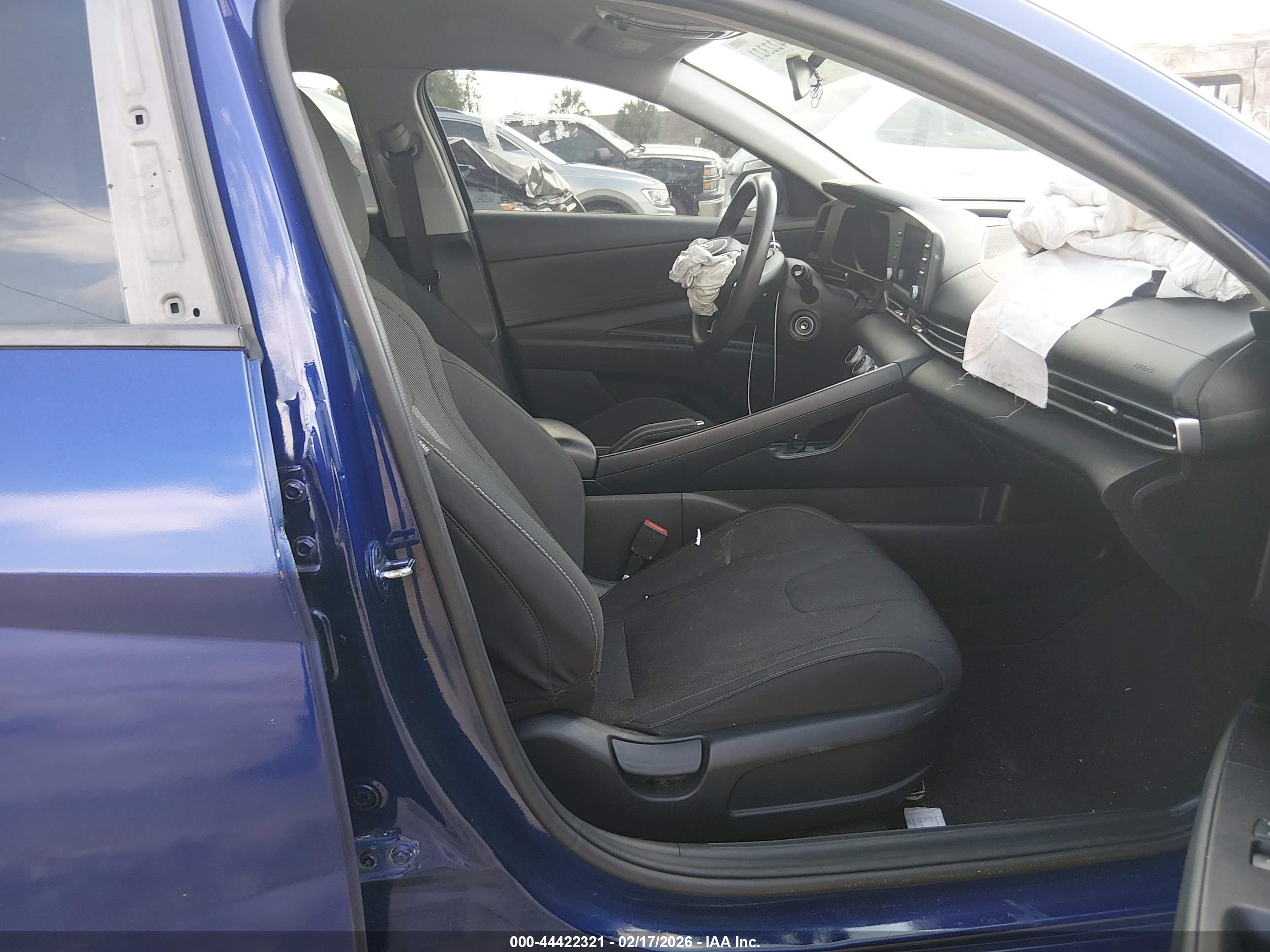 HYUNDAI ELANTRA image 5