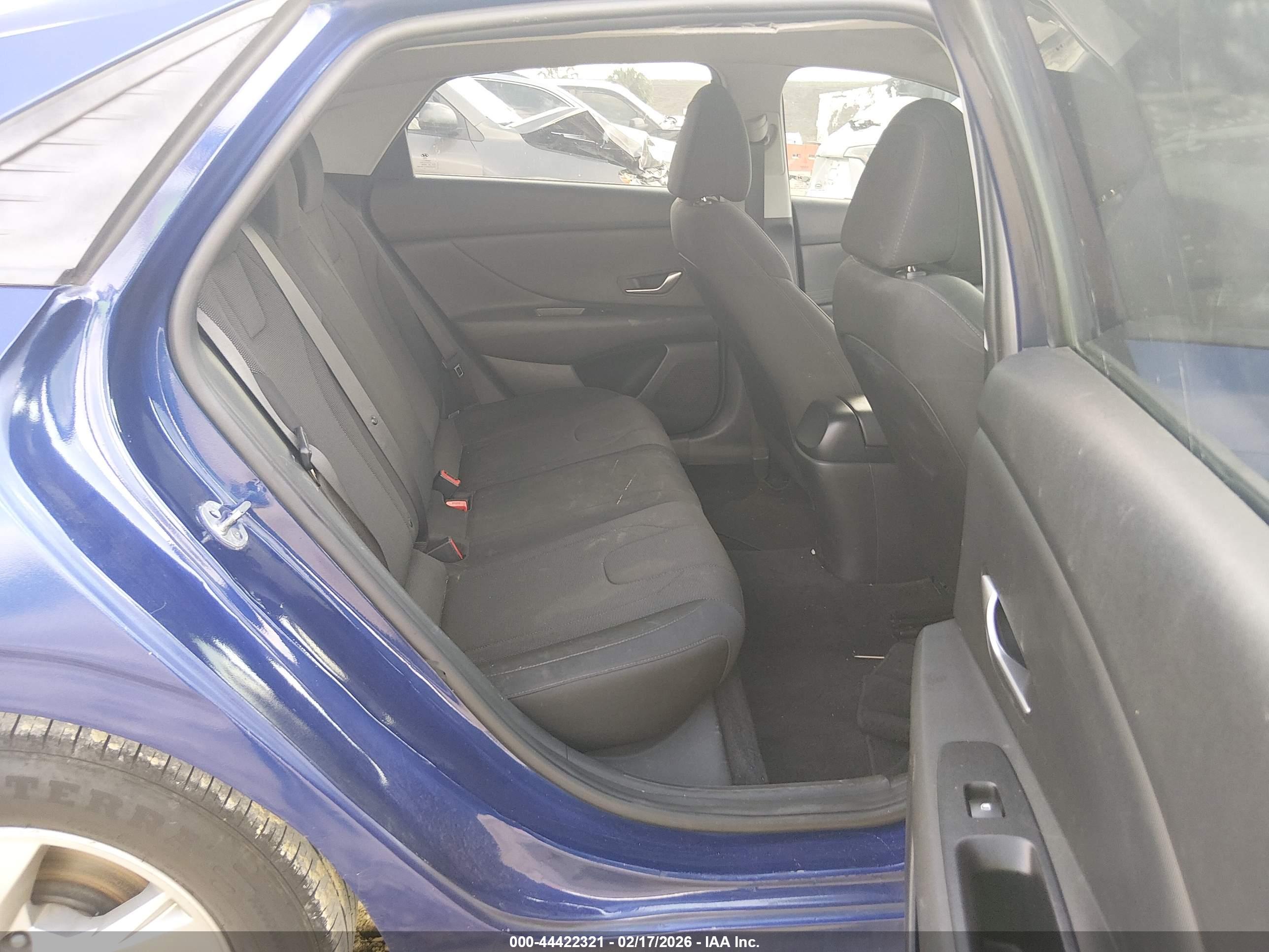 HYUNDAI ELANTRA image 8