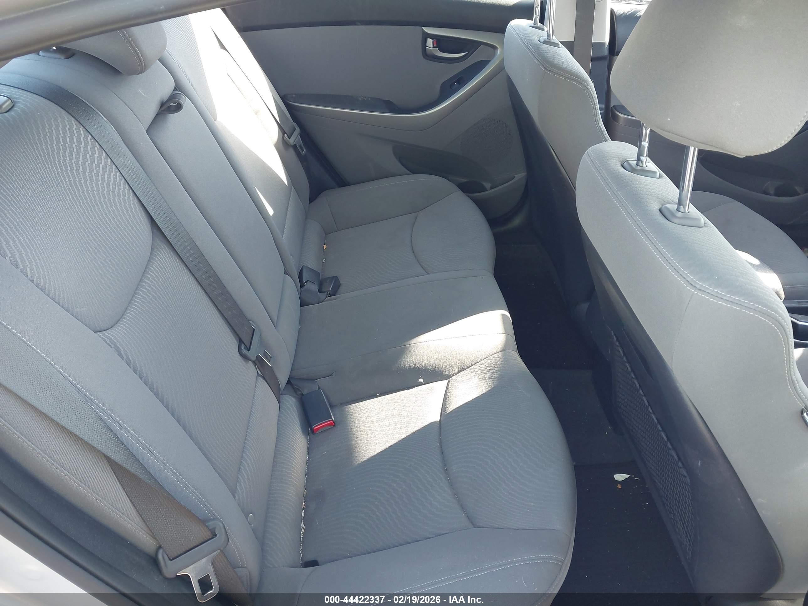 HYUNDAI ELANTRA image 8
